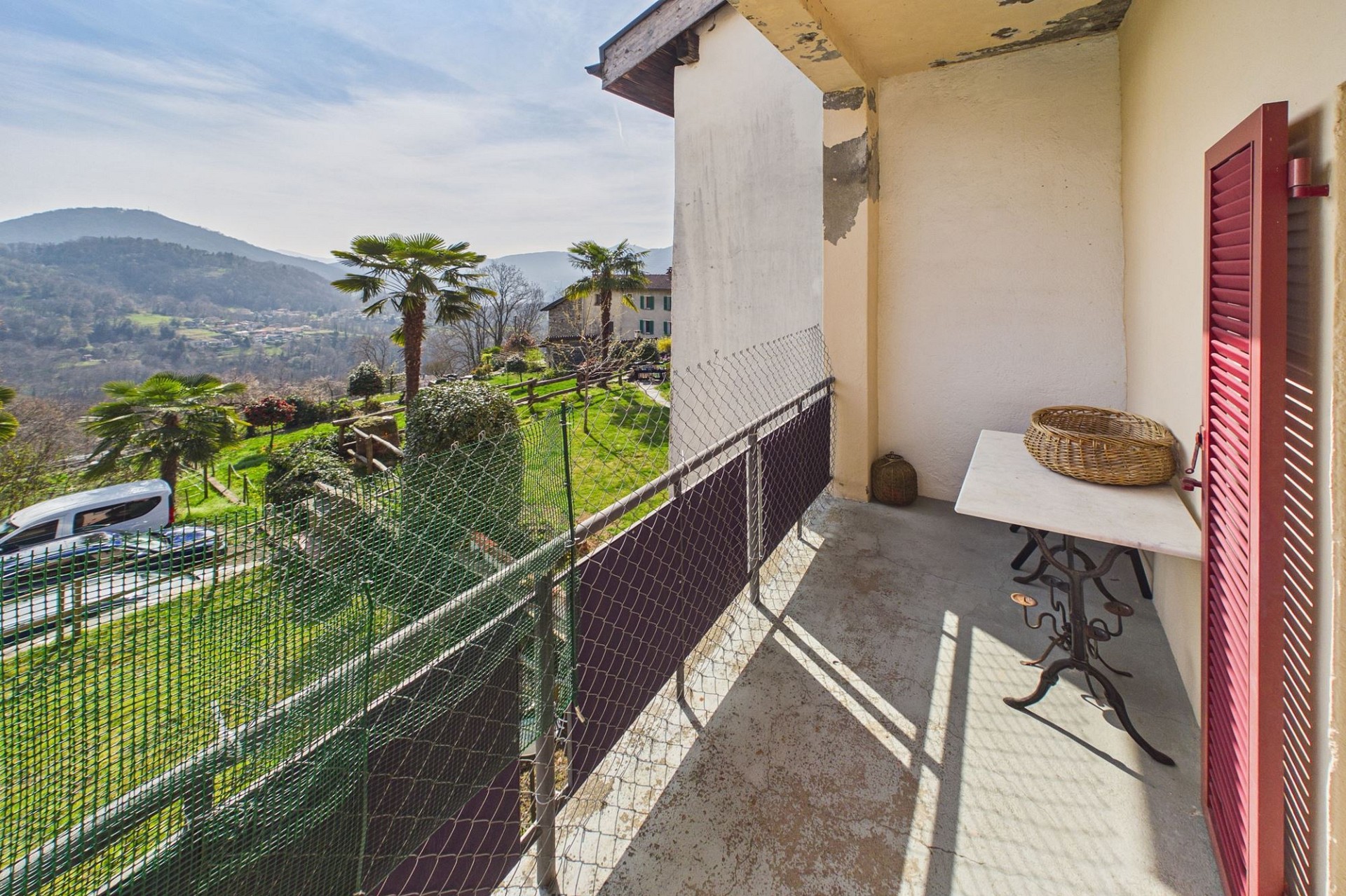 Balkon mit Bergblick