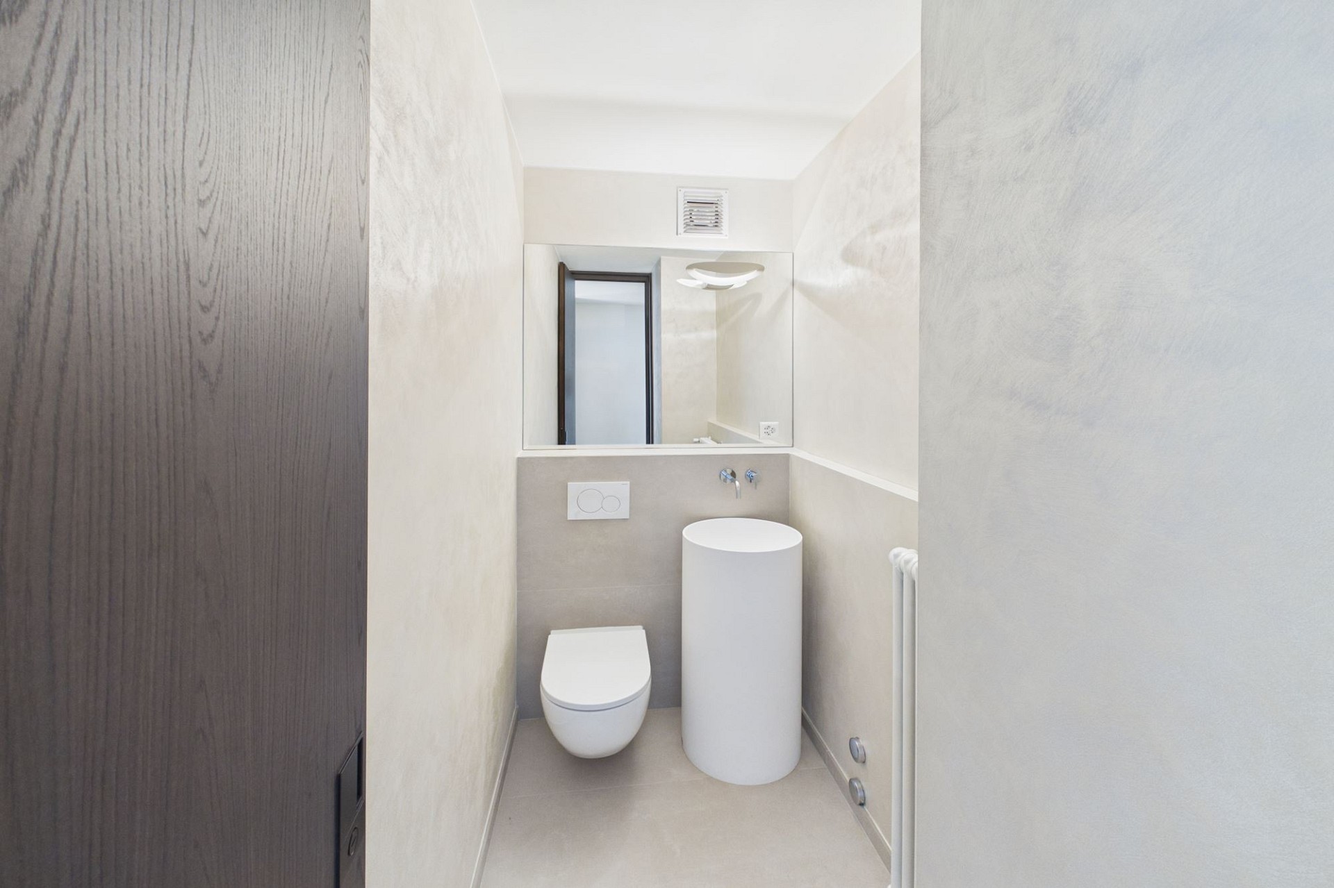 Kleines modernes Gäste-WC
