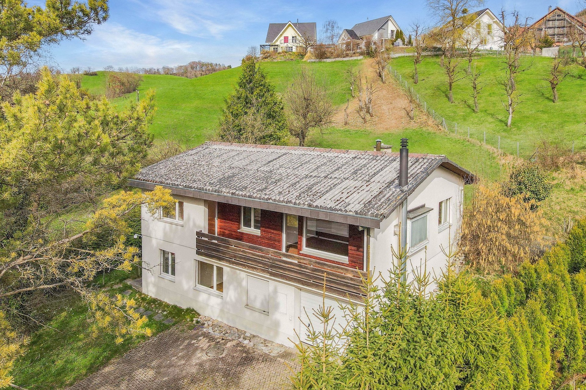 Einfamilienhaus in grüner Hanglage