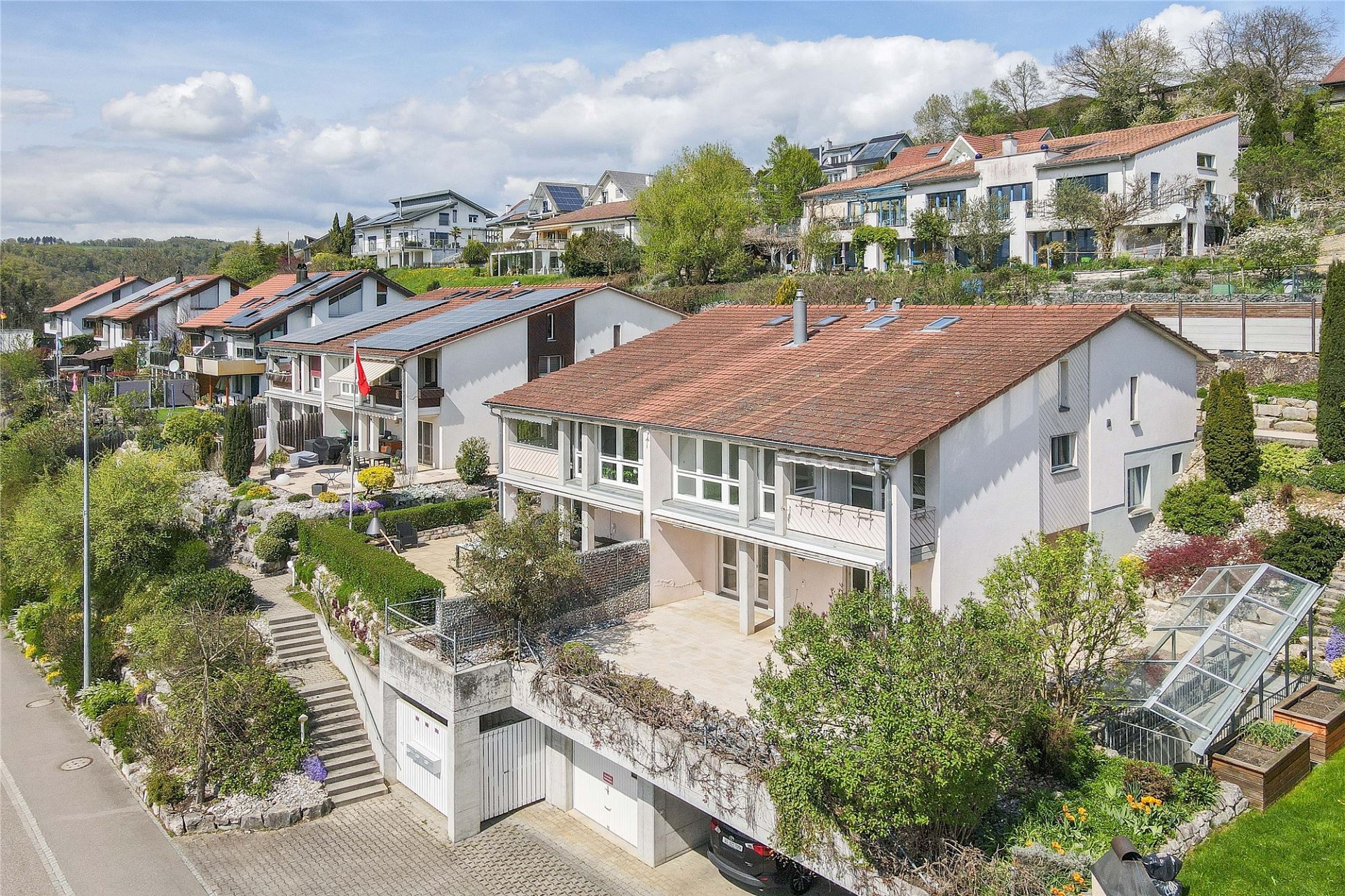 Tolle Aussichten! 5.5 Zimmer-Doppel-Einfamilienhaus mit Galerie und Fernsicht – Ueken