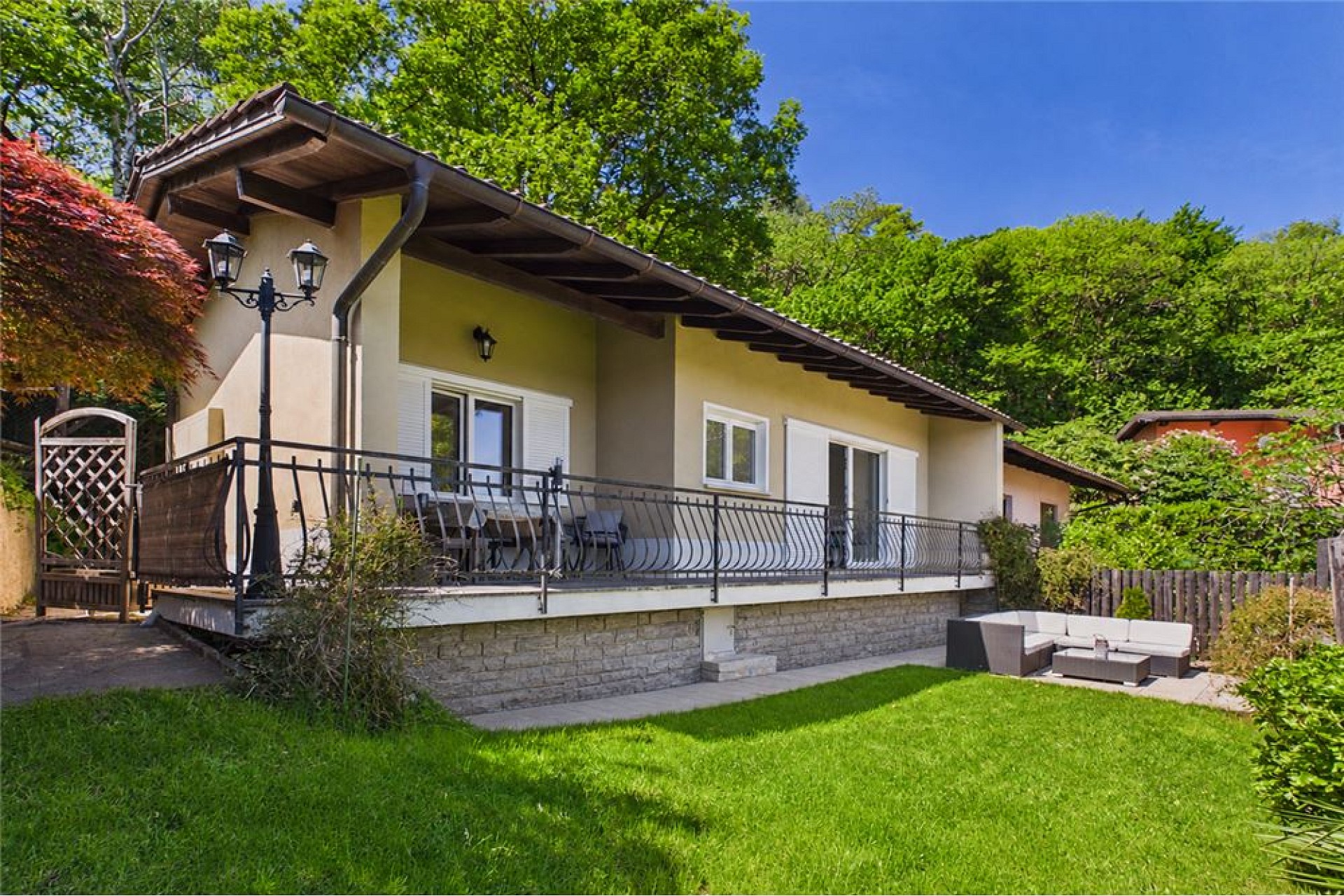 Traumhaftes Ferienparadies mit sonnigem Garten – Carona