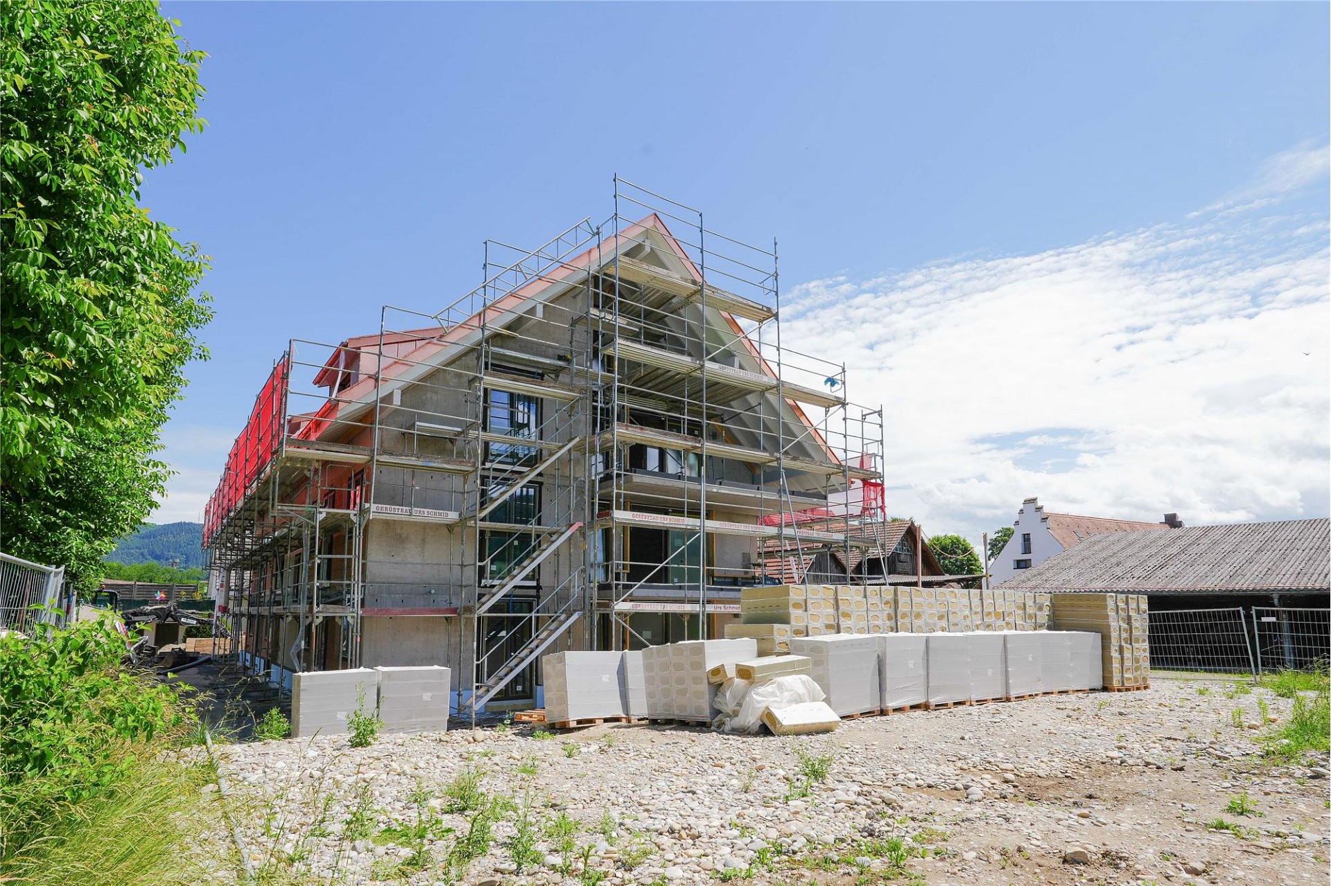 Haus im Bau mit Gerüst