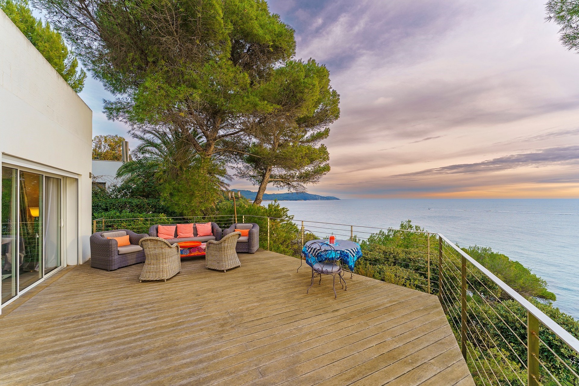 Meerblick-Terrasse mit Lounge
