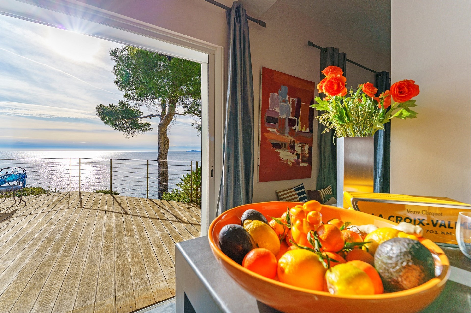 Wohnraum mit Meerblick und Terrasse