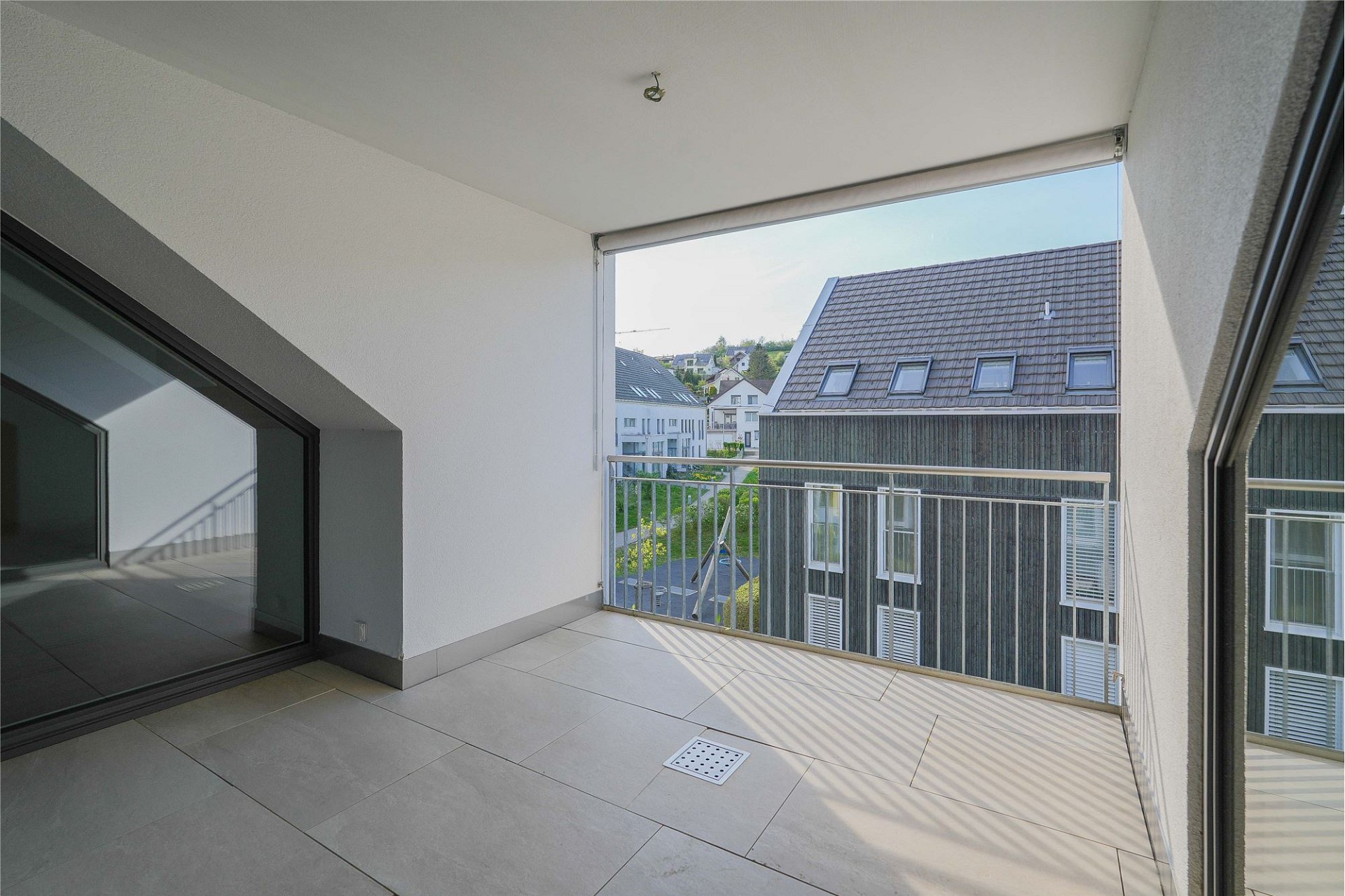 Überdachter Balkon mit Ausblick