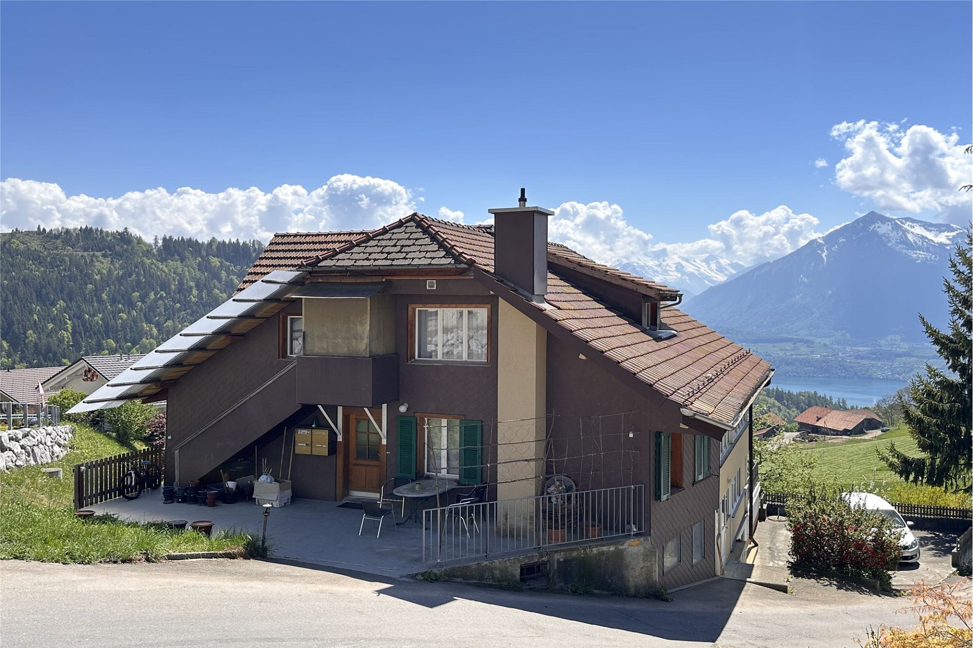 Alpenhaus mit Seeblick