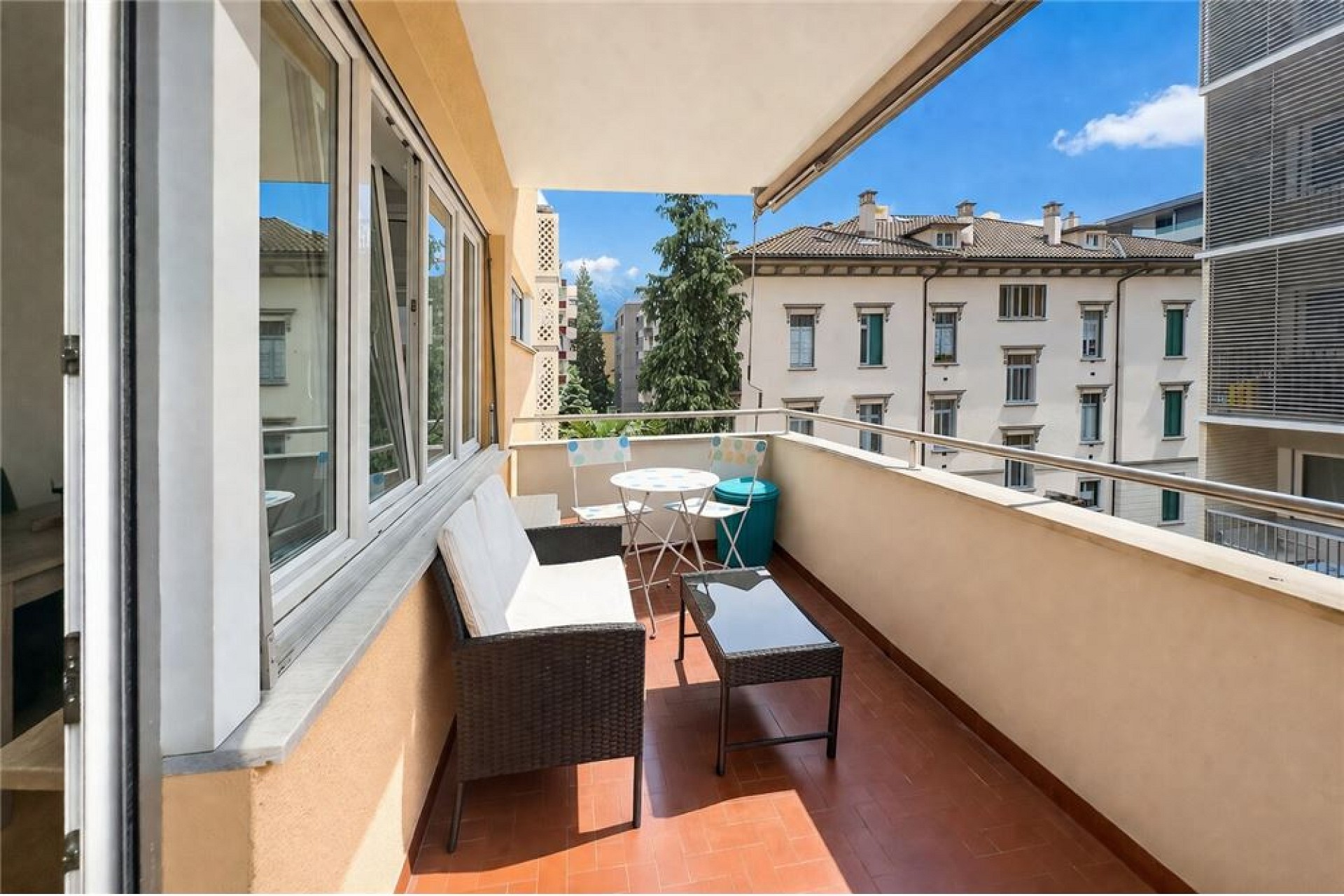 Balkon mit Sitzgruppe
