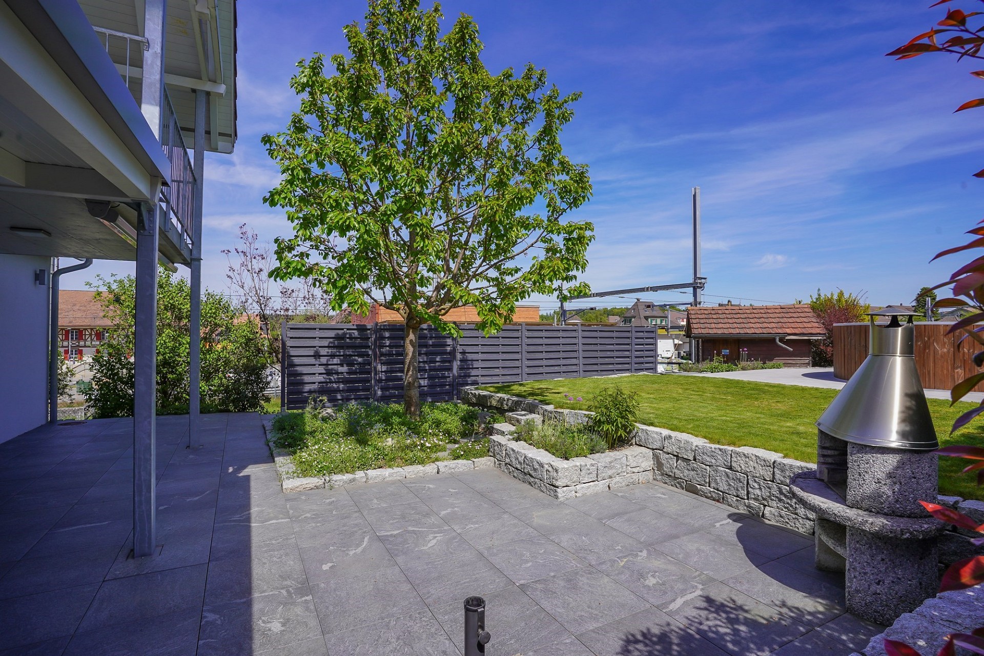 Terrasse mit Garten und Ausblick