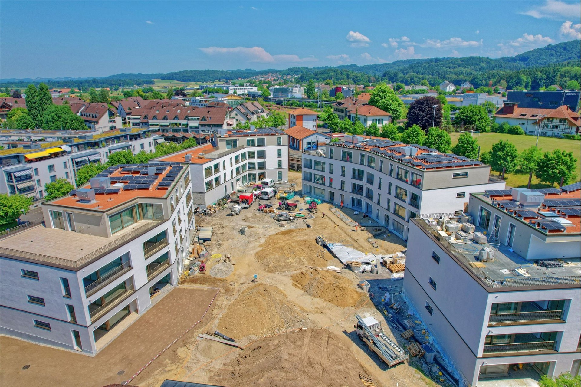 Luftaufnahme einer Wohnanlage im Bau