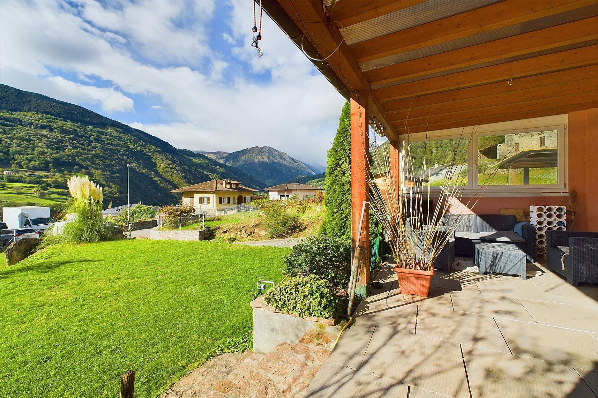 Terrasse mit Bergblick