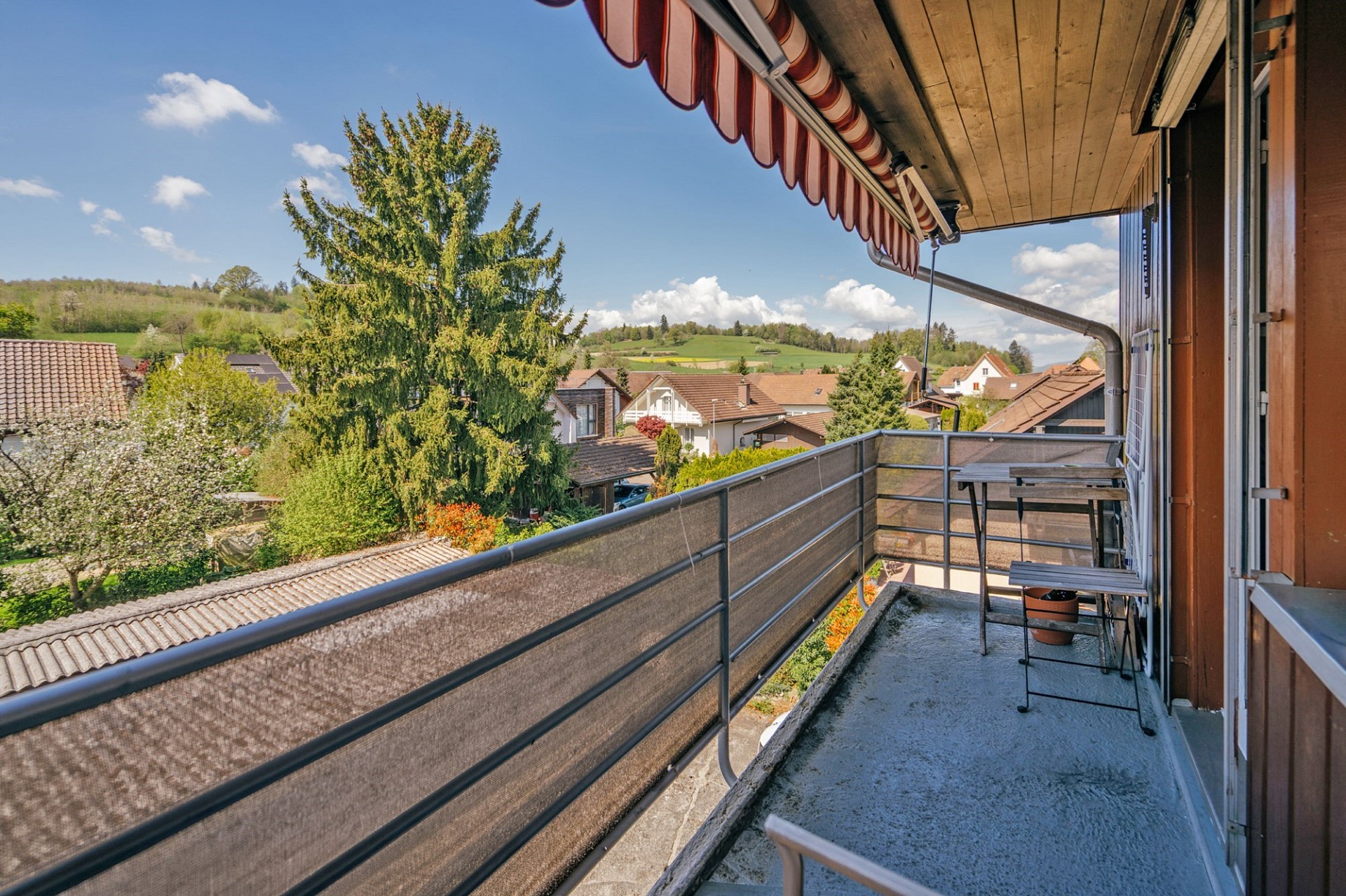 Balkon mit Ausblick ins Grüne