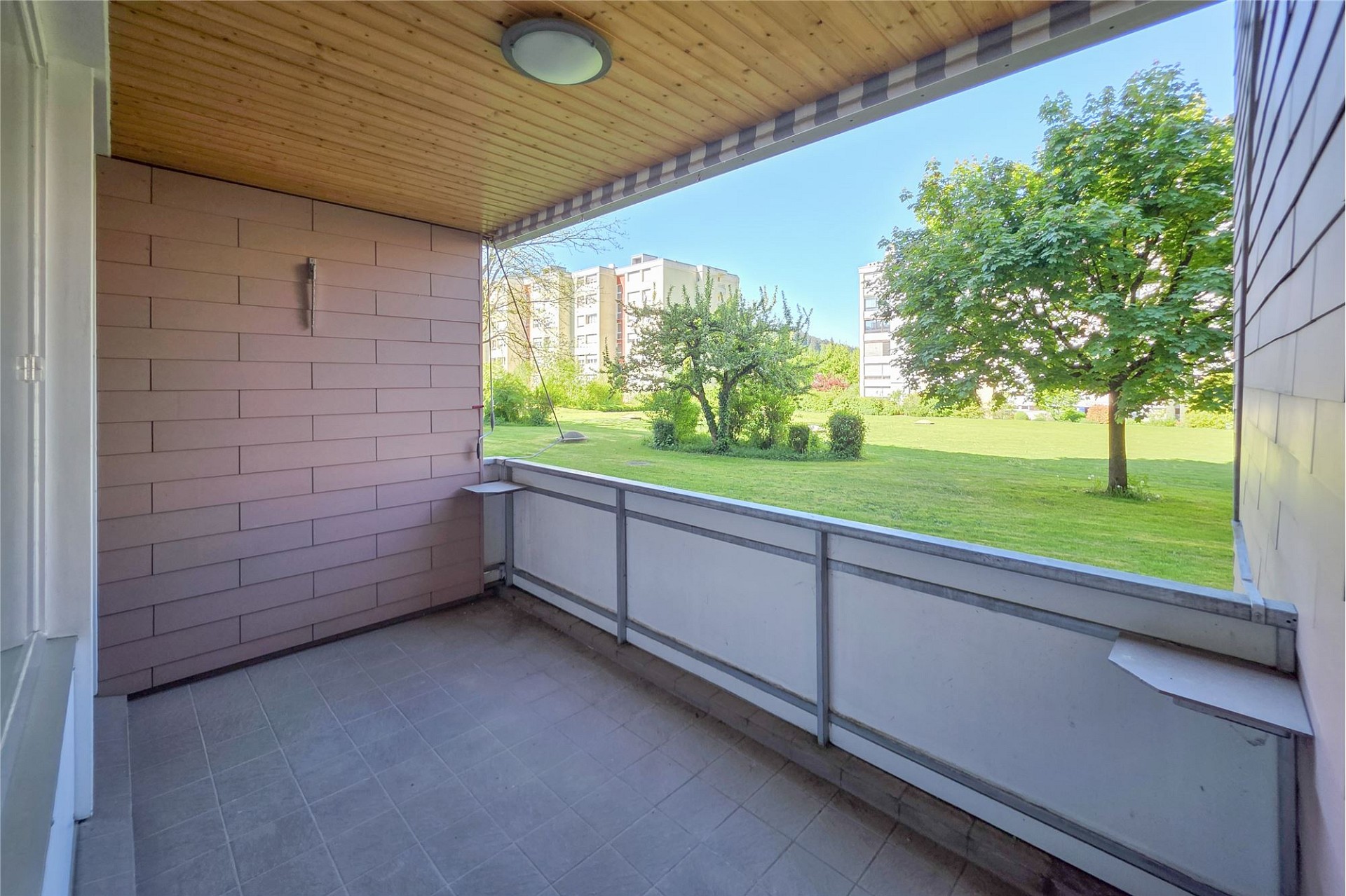 Balkon mit Grünblick