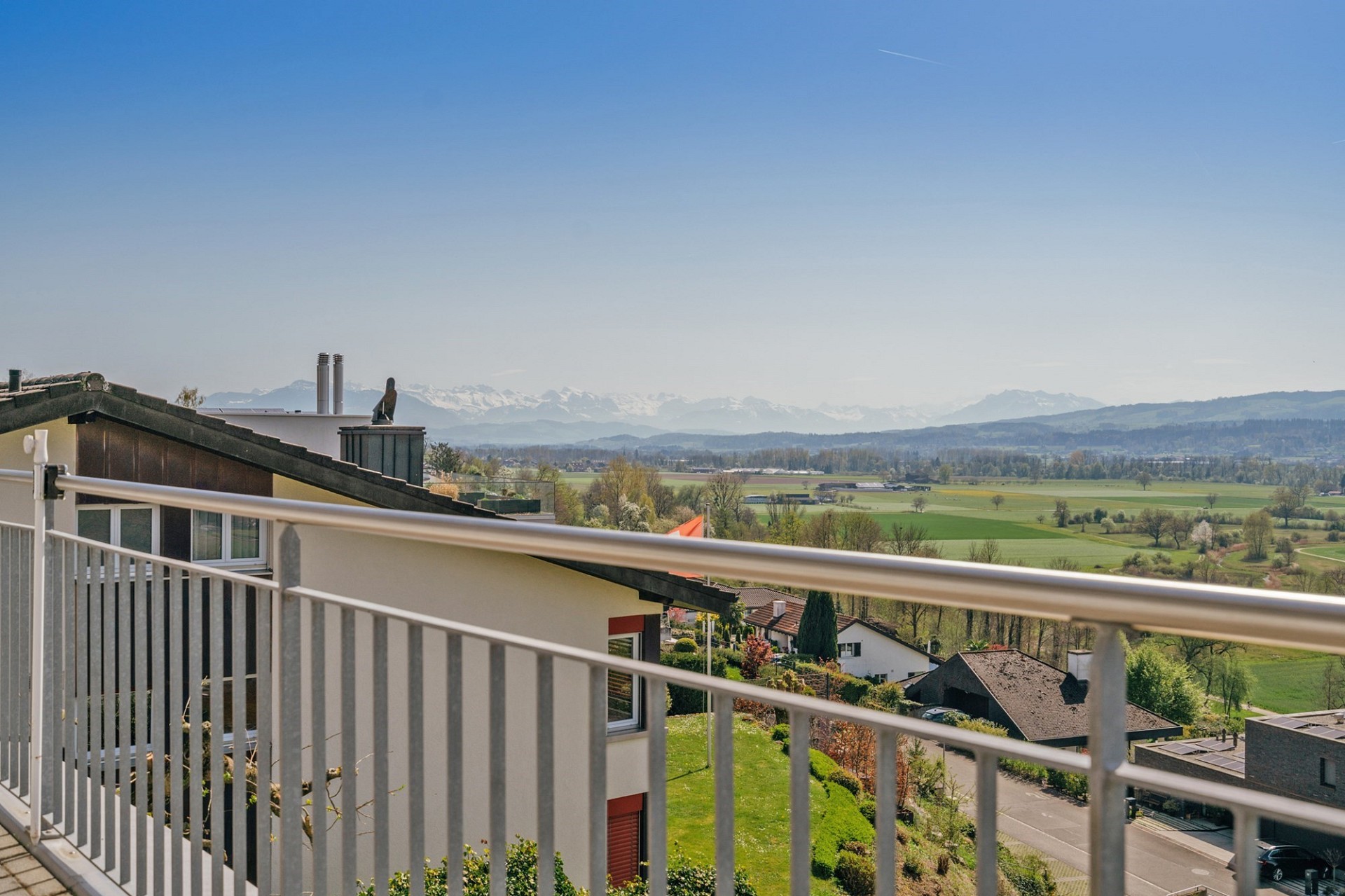 Balkon mit Bergpanorama