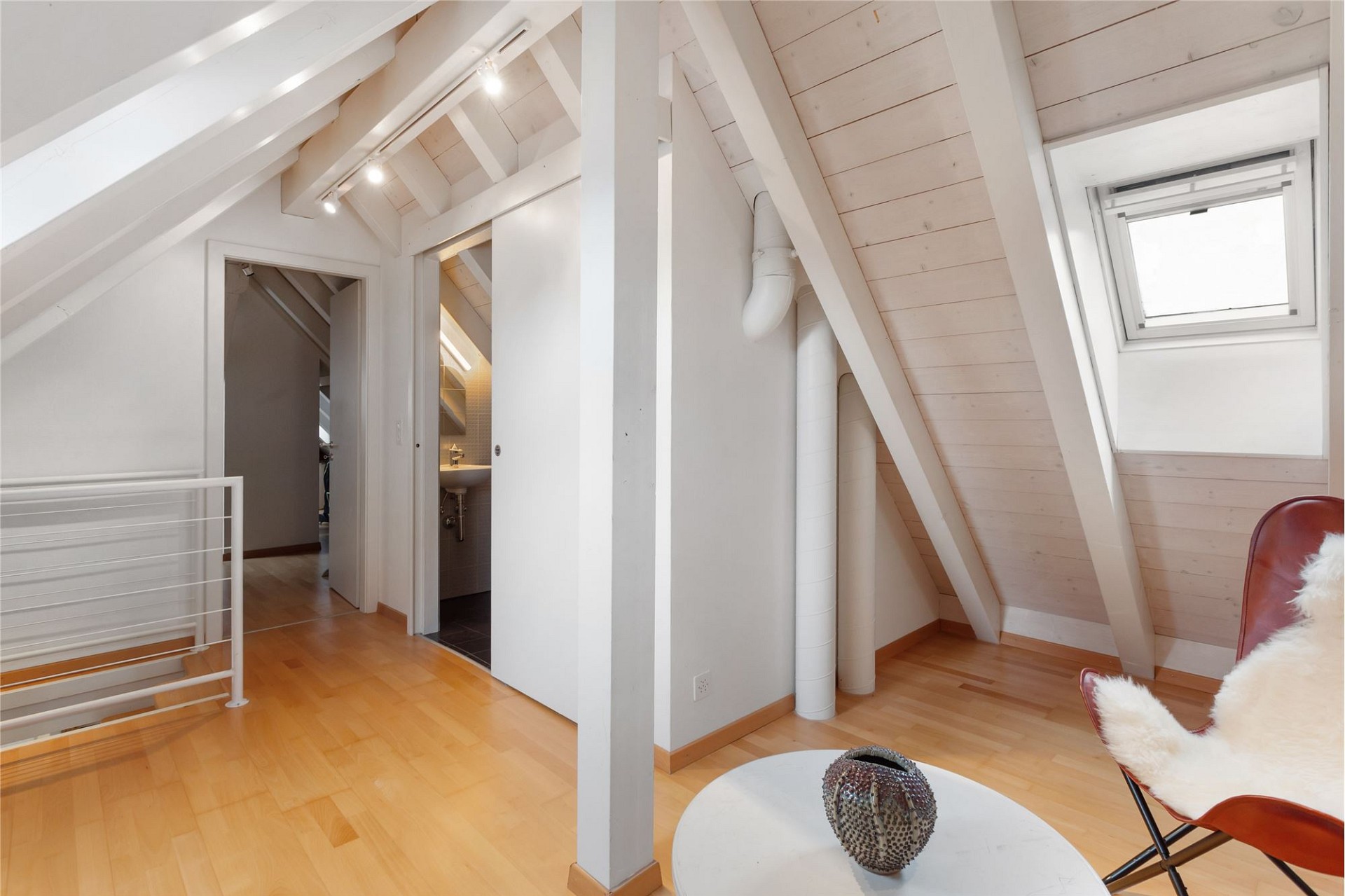 Dachgeschossraum mit sichtbaren Schrägen