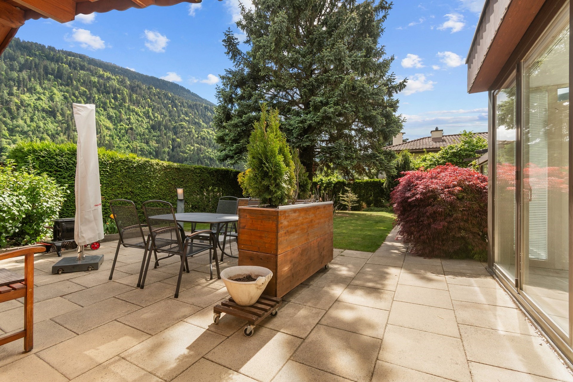 Terrasse mit Bergblick