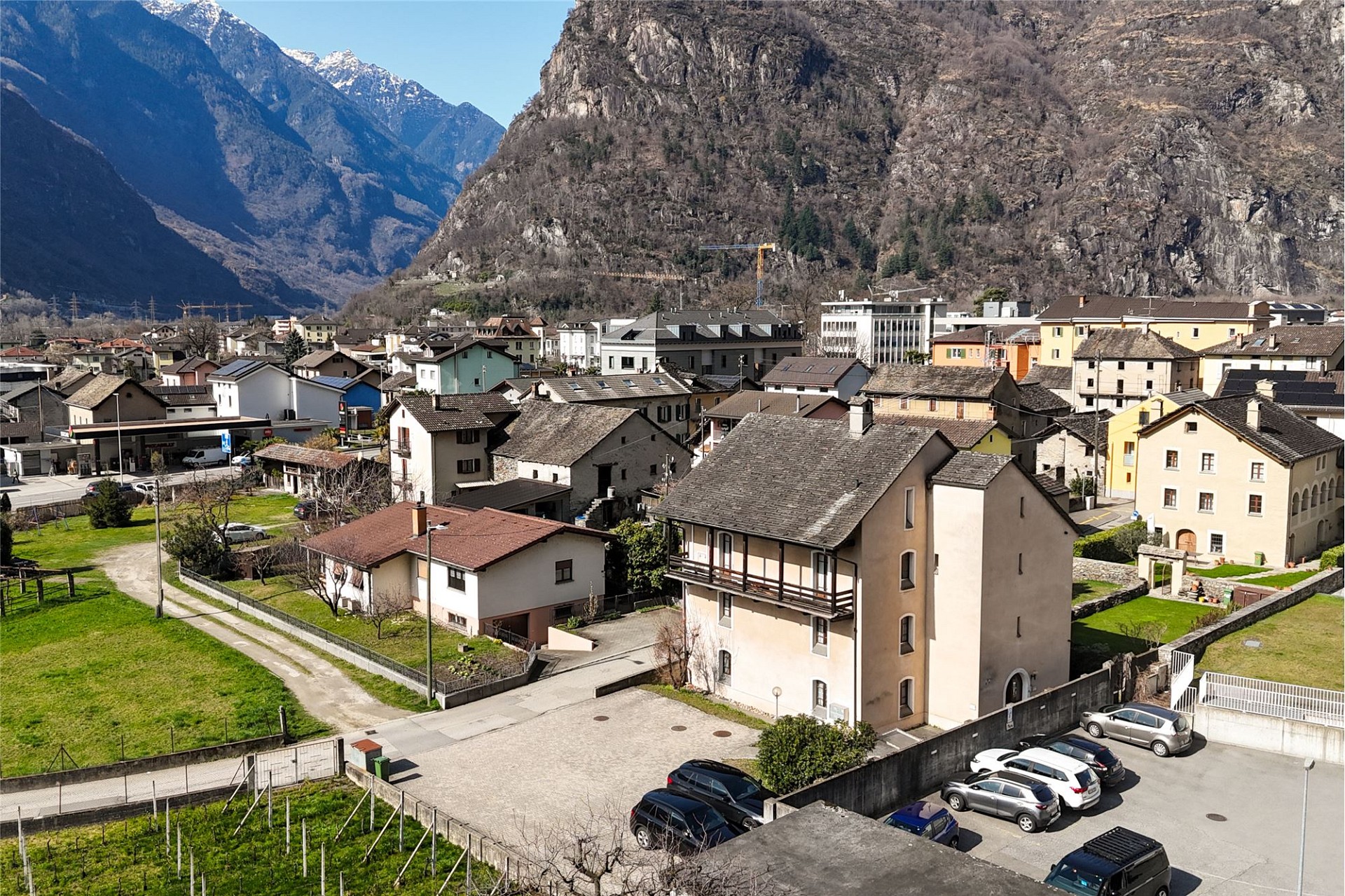 Stadt- und Bergpanorama
