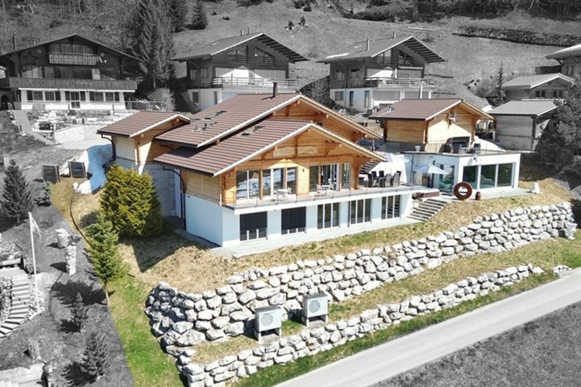 Alpenhaus mit großer Terrasse
