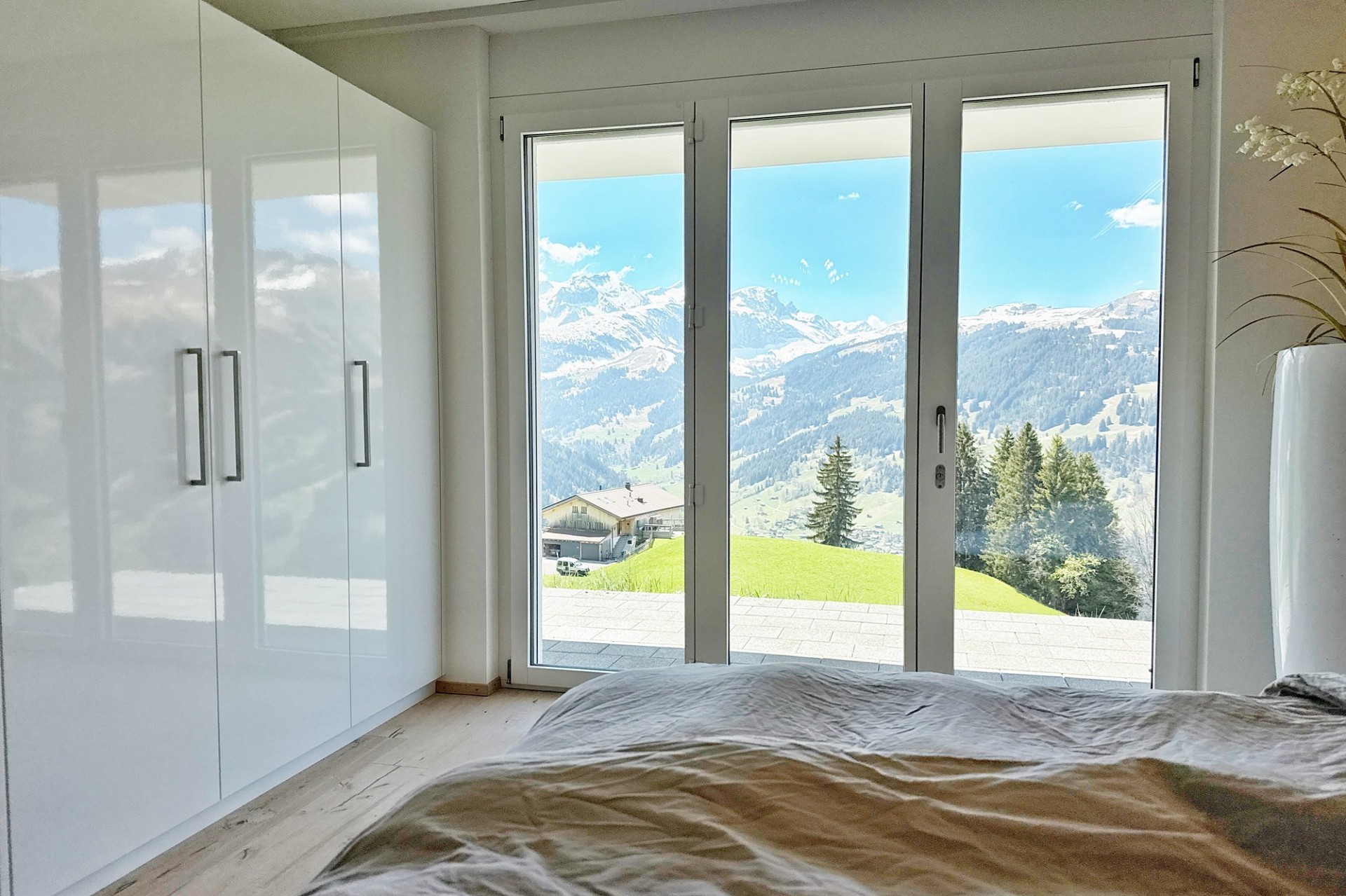 Schlafzimmer mit Bergblick