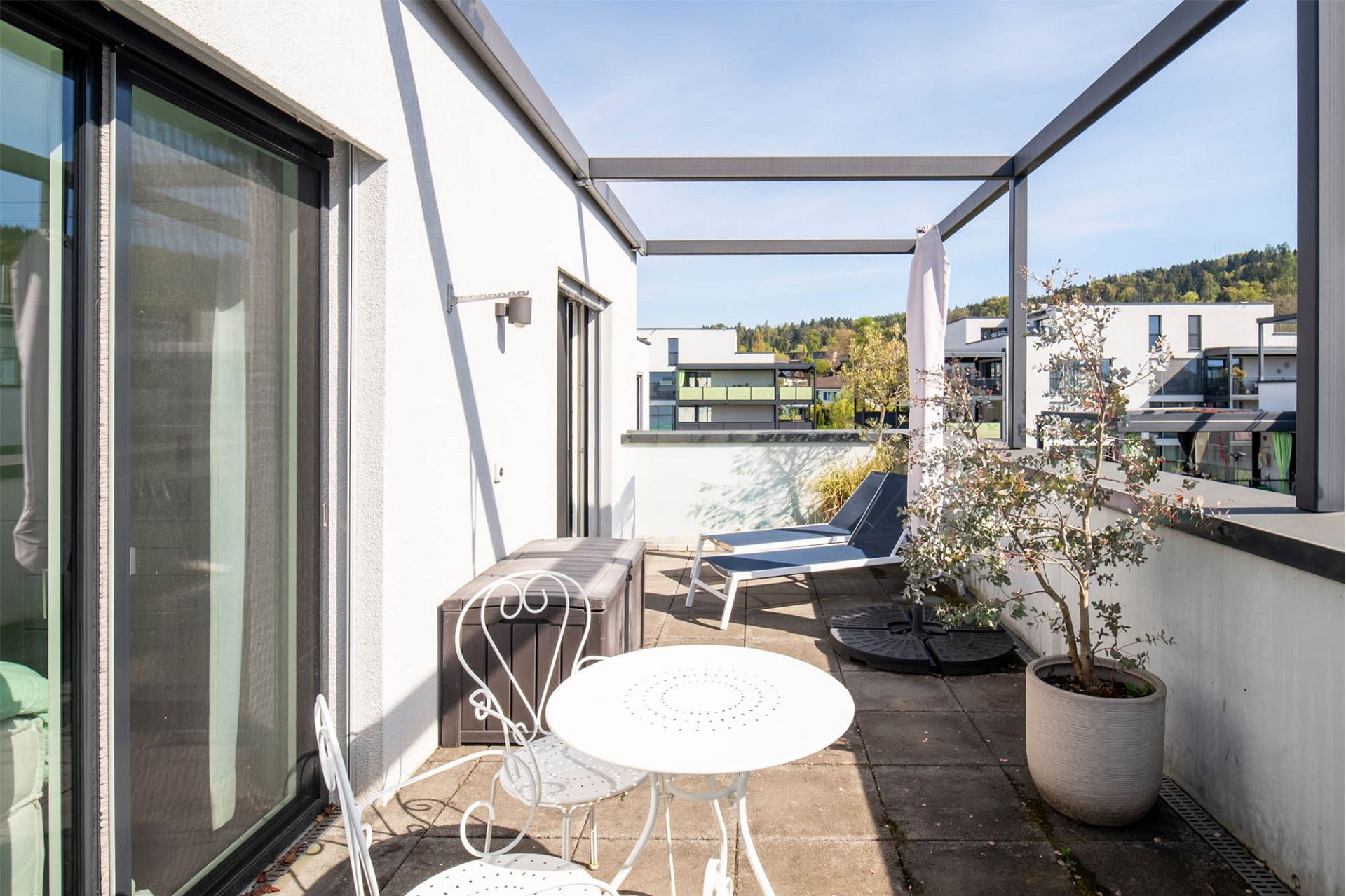 Dachterrasse mit Blick ins Grüne
