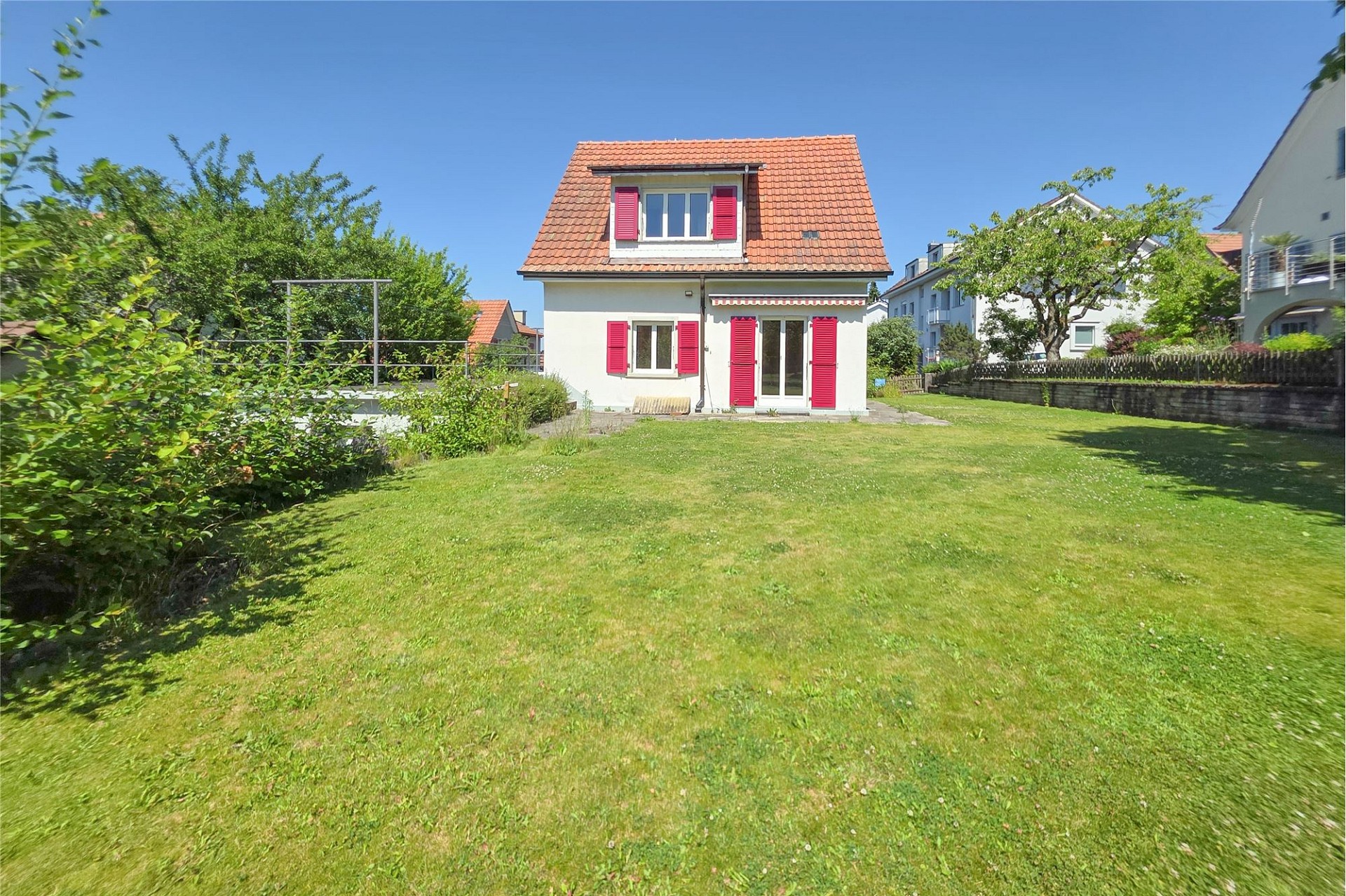 Einfamilienhaus mit großem Garten