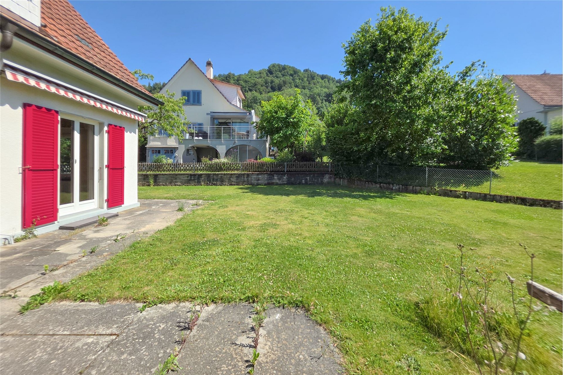 Garten mit Wohnhäusern