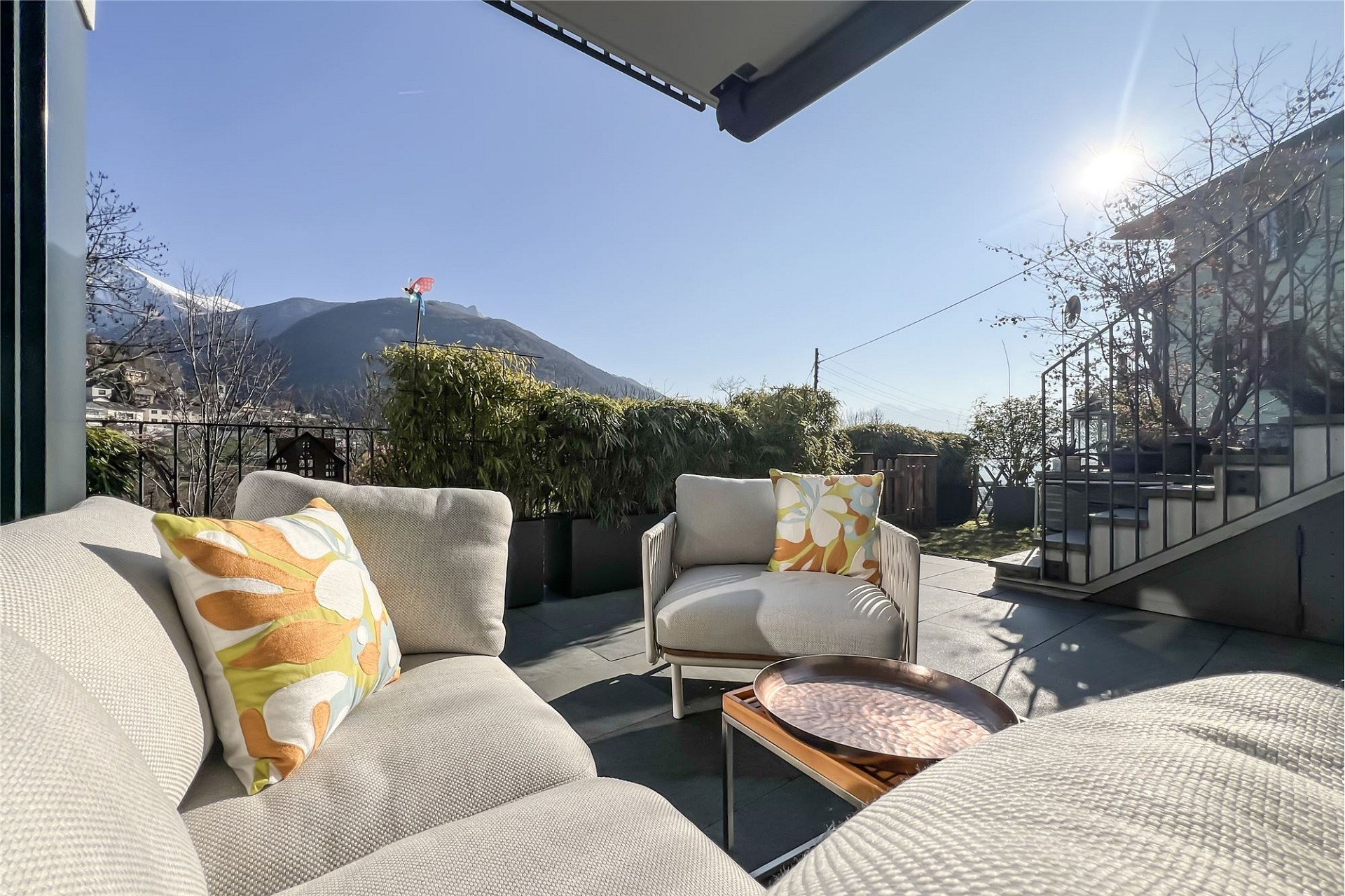 Terrasse mit Bergblick