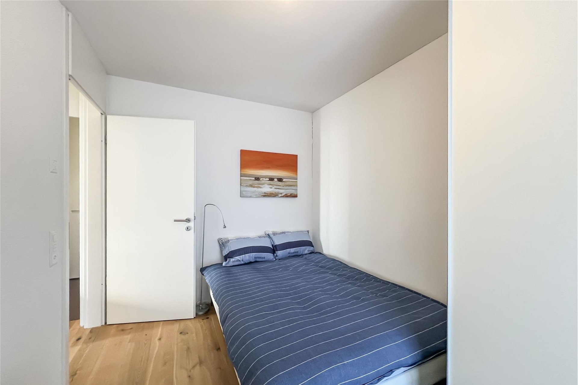 Kleines Schlafzimmer mit Einzelbett
