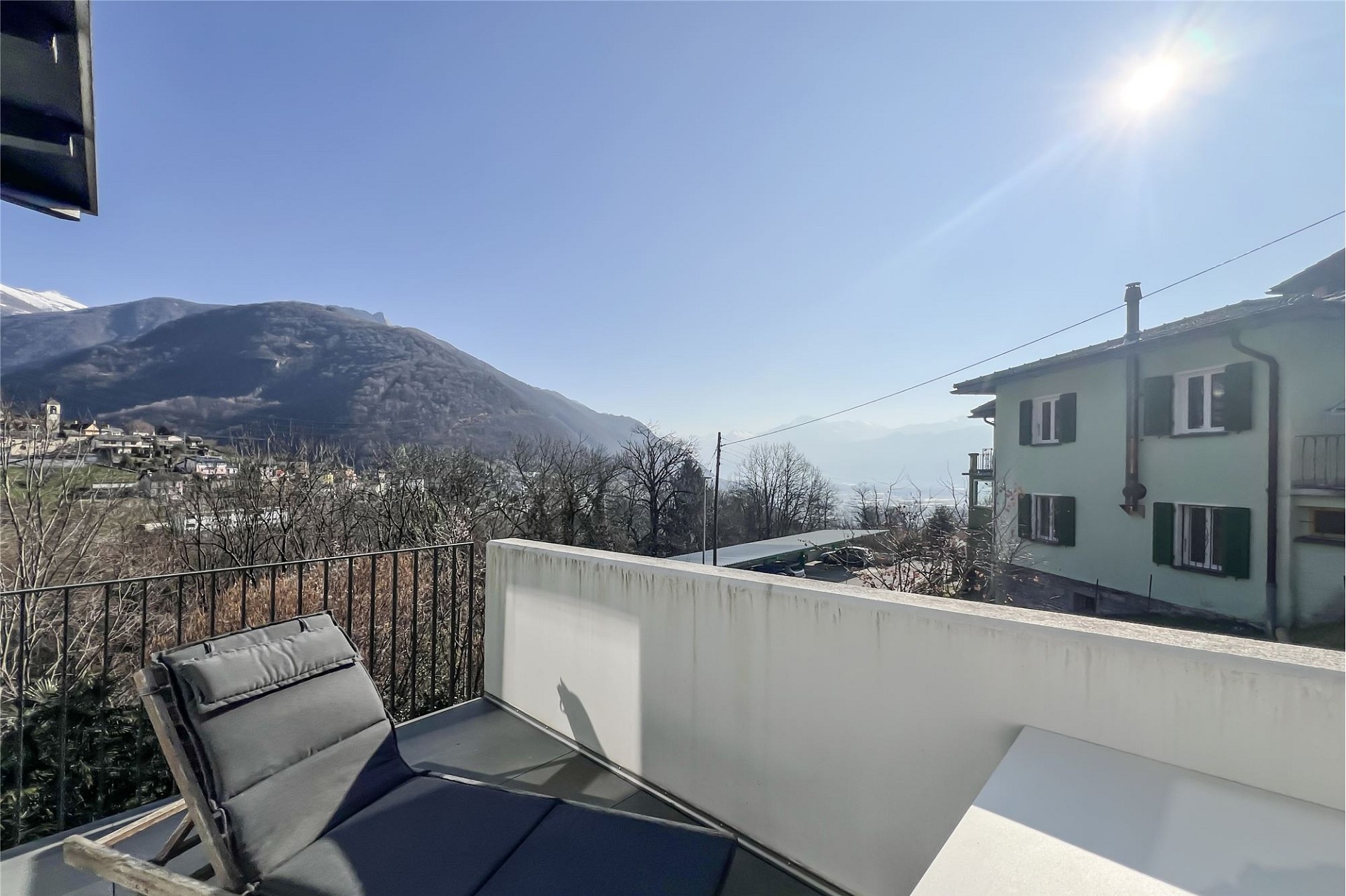 Balkon mit Bergblick