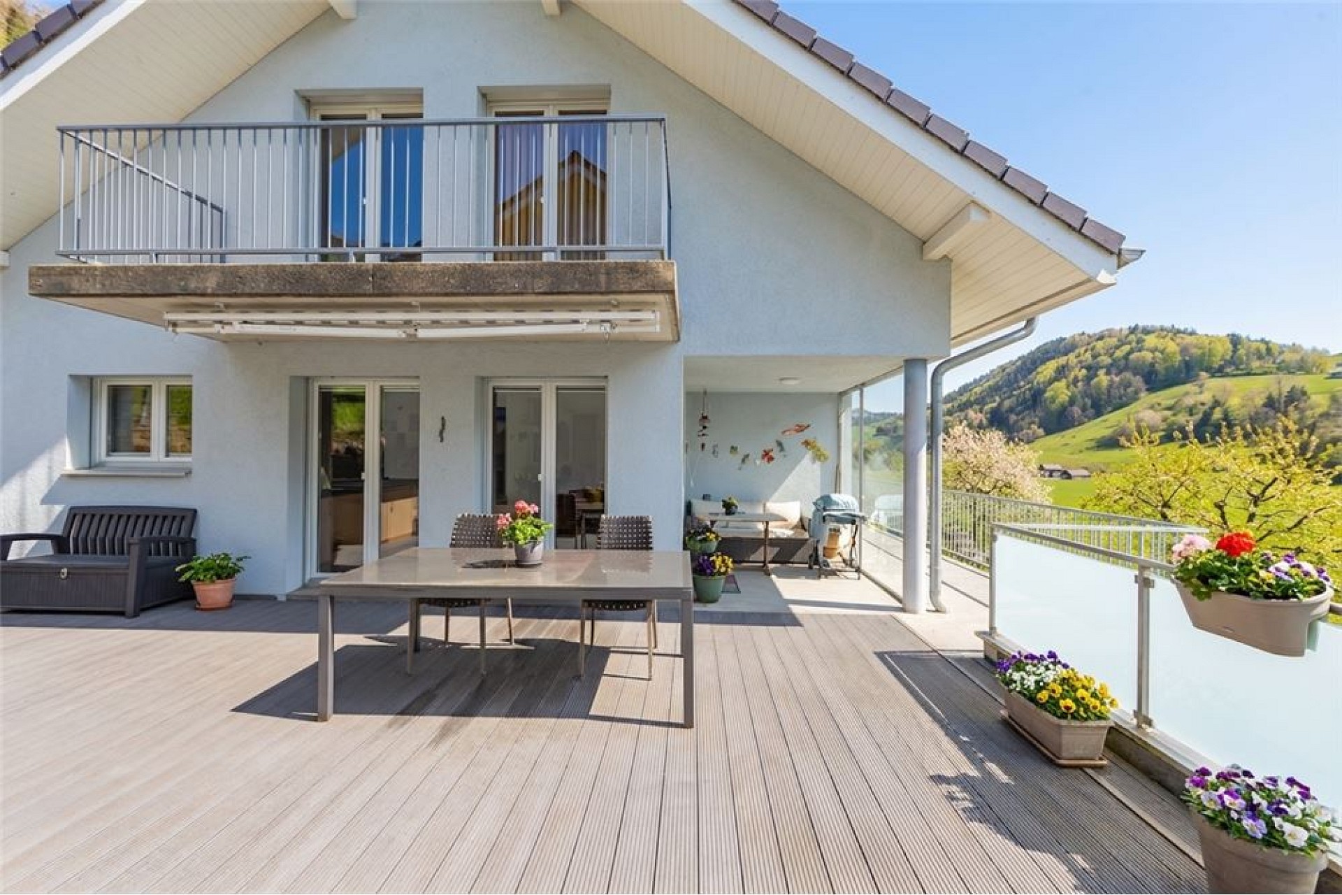 Balkon mit Bergblick