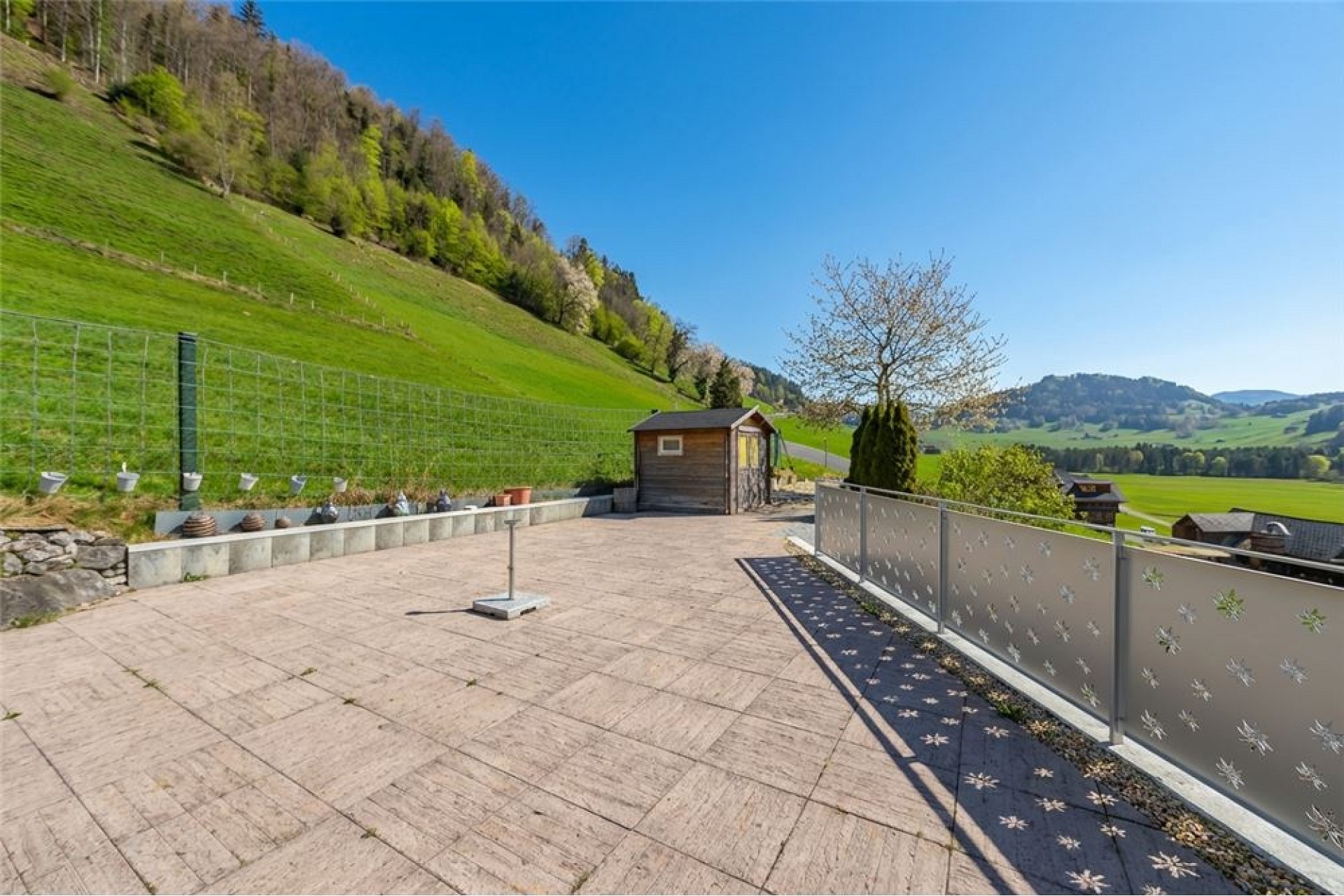 Große Terrasse mit Talblick