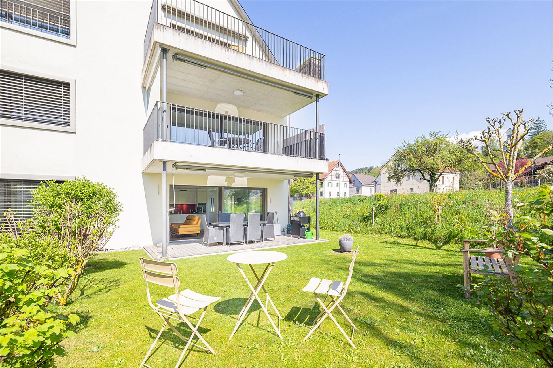 Wohnhaus mit Garten und Terrasse