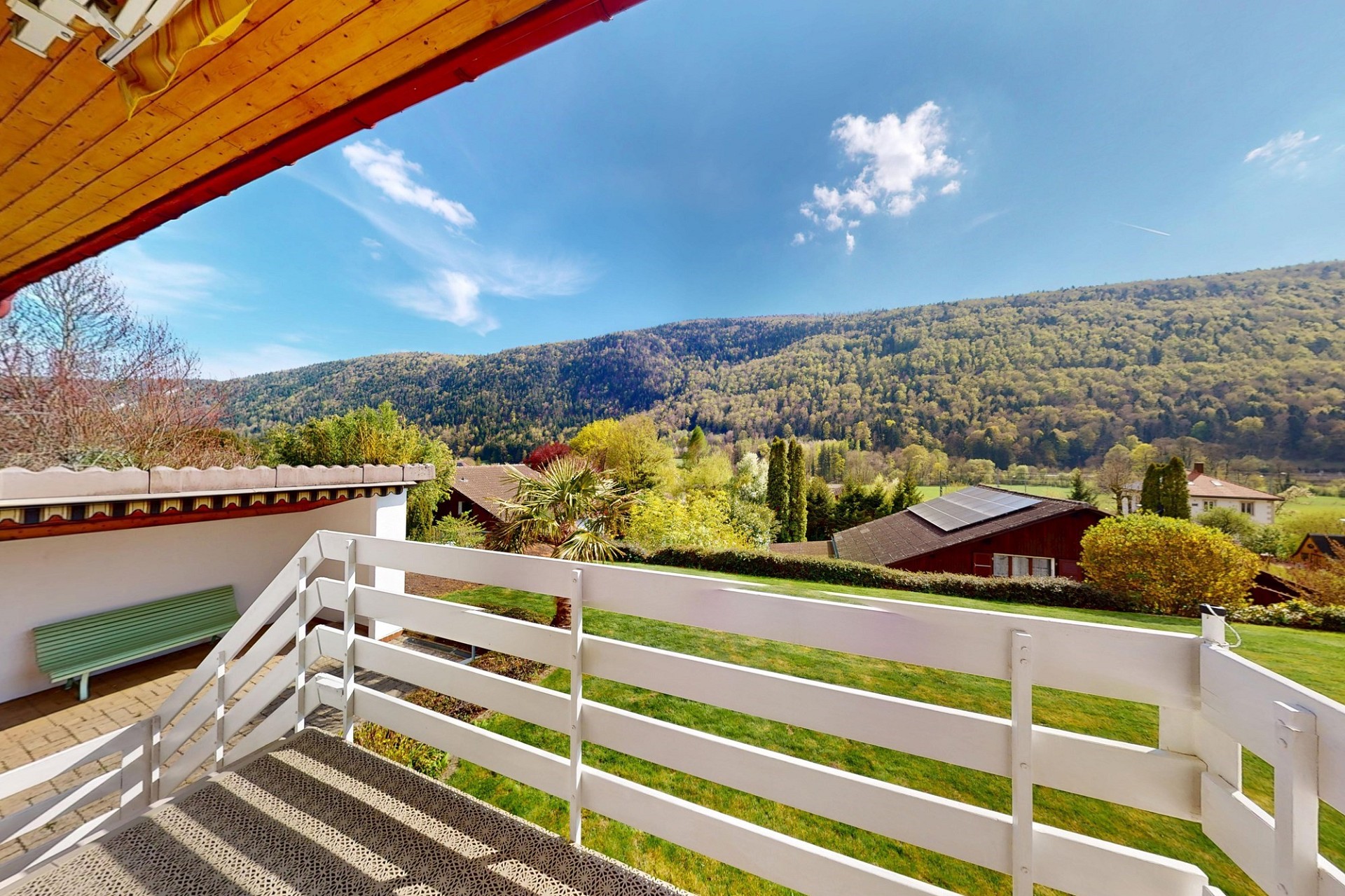Balkon mit Bergblick