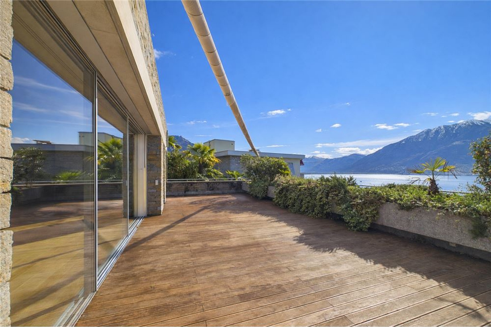 Terrasse mit Seeblick