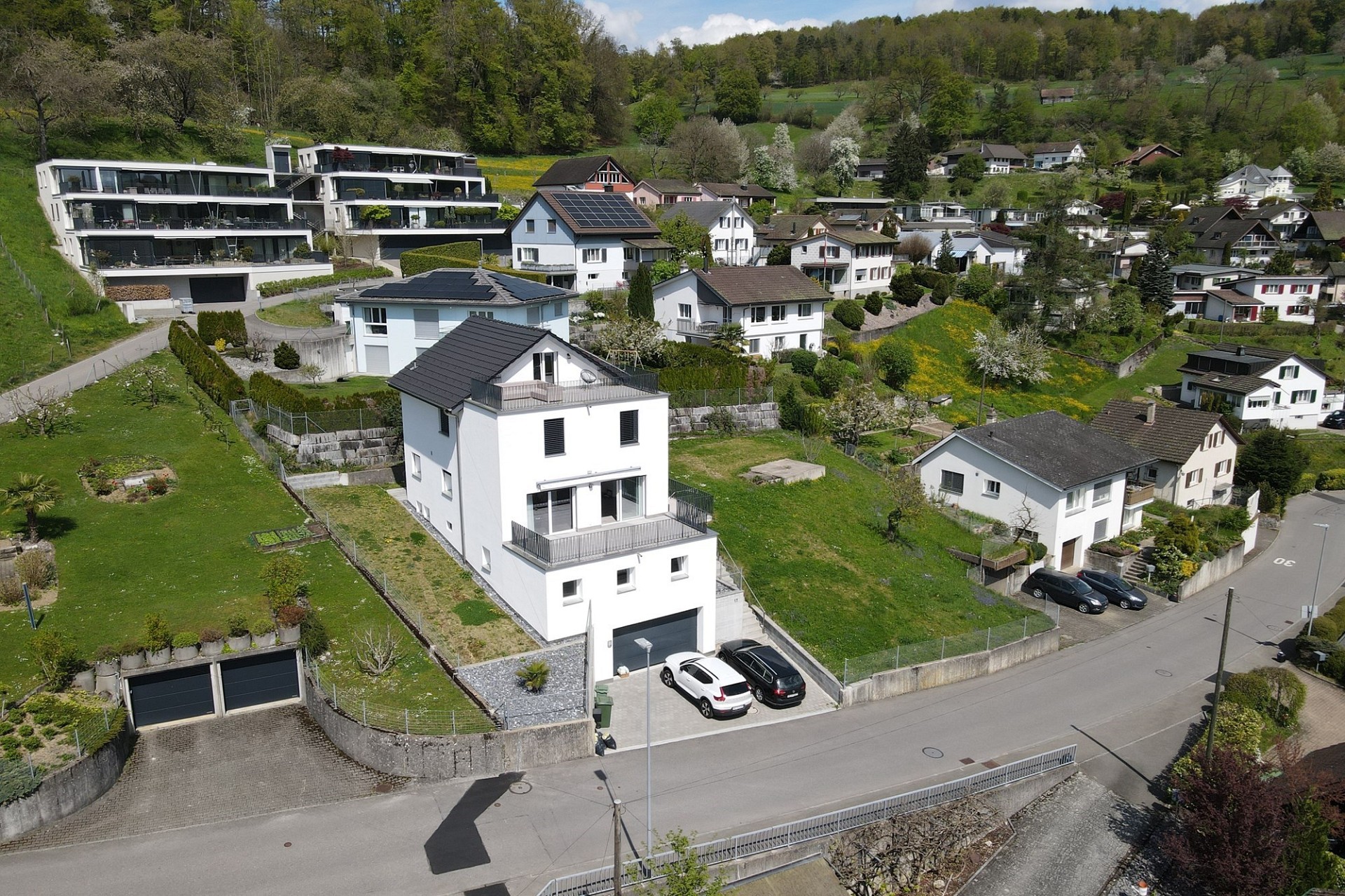 Luftaufnahme eines Wohngebiets mit Einfamilienhäusern