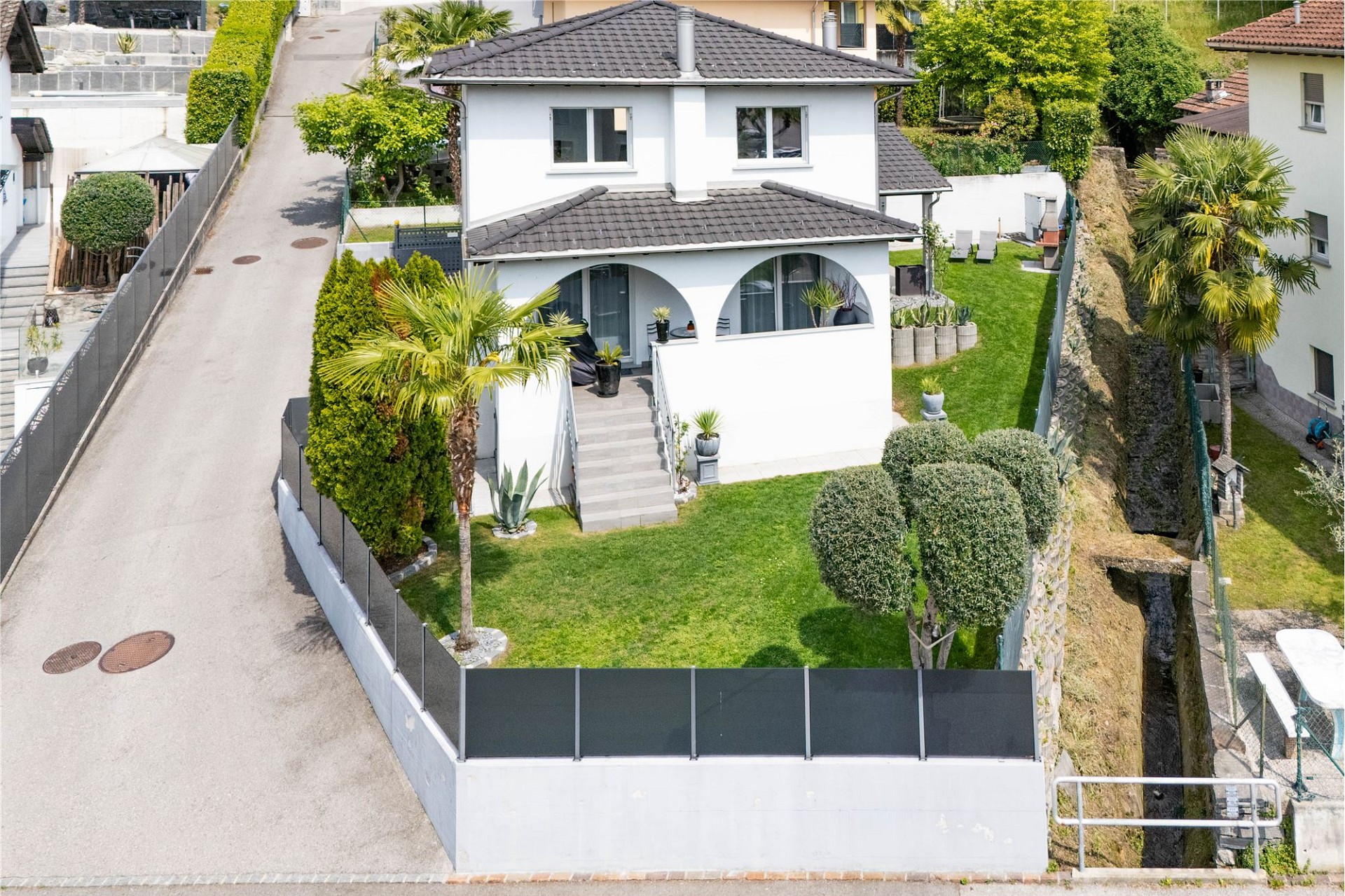 Einfamilienhaus mit Garten und Hanglage