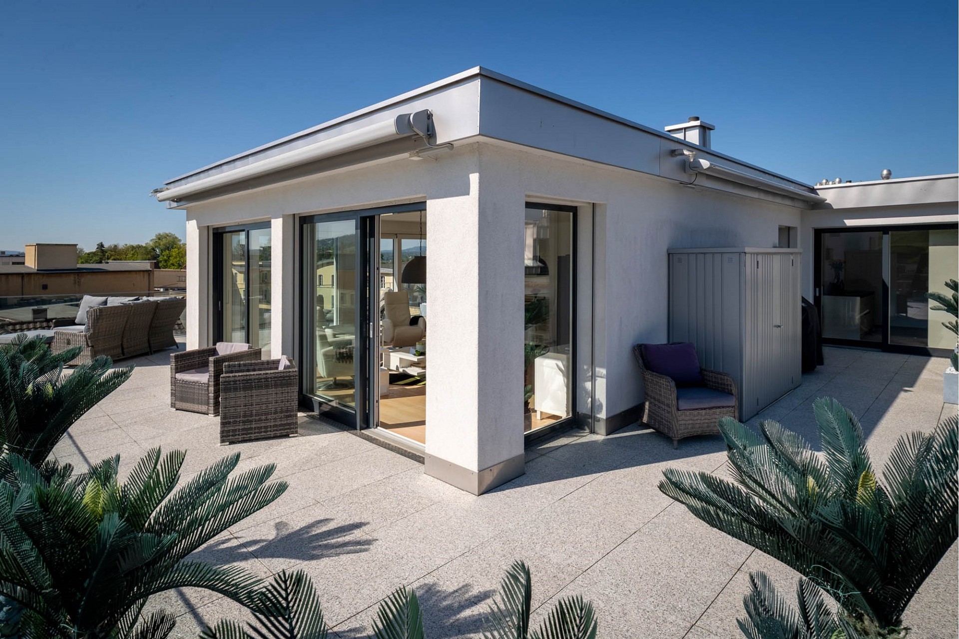 Dachterrasse mit moderner Flachdach-Architektur