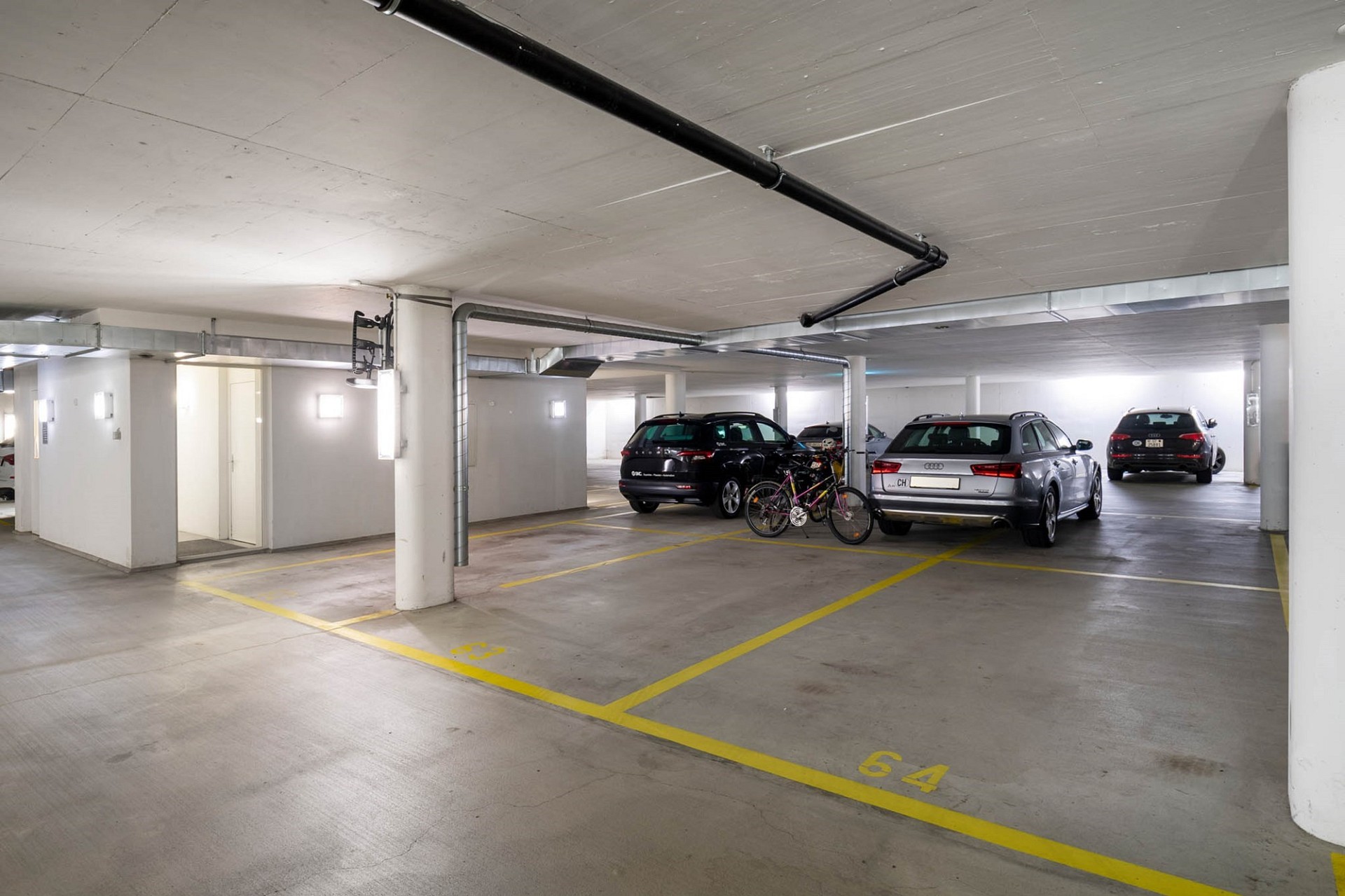 Tiefgarage mit Stellplätzen
