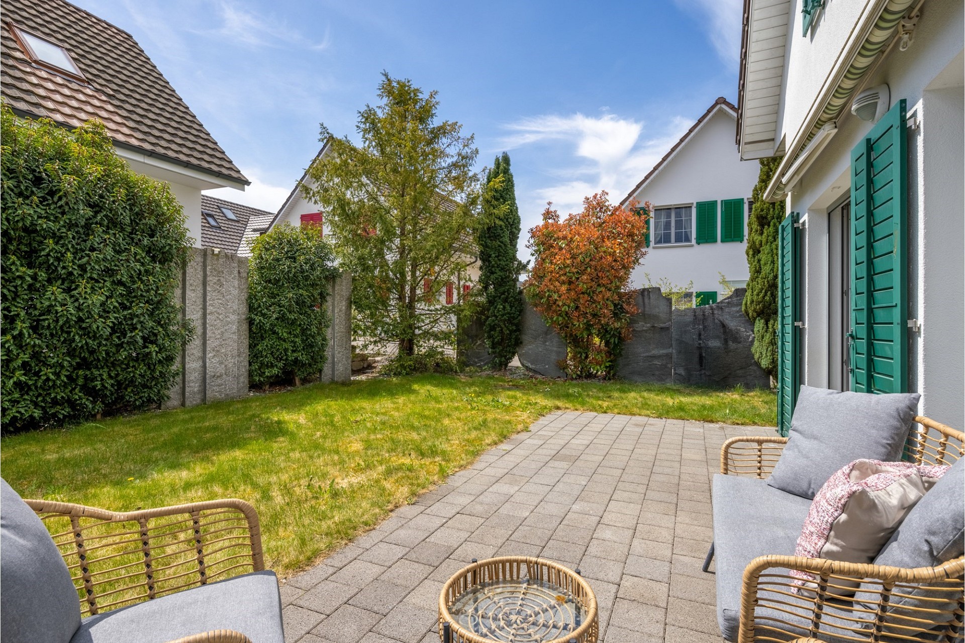 Garten mit Terrasse und Sitzbereich