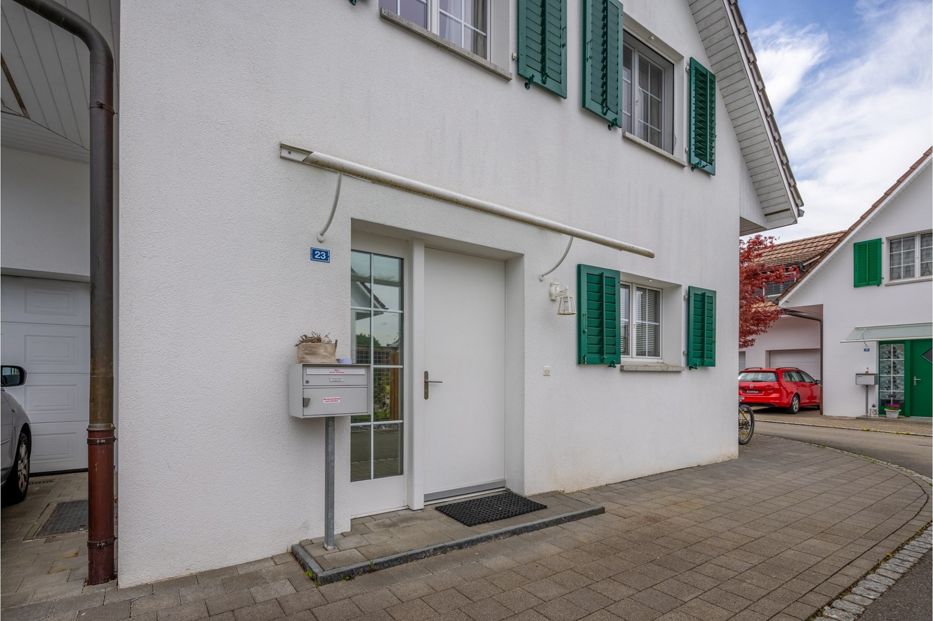 Wohnhausfassade mit Eingang