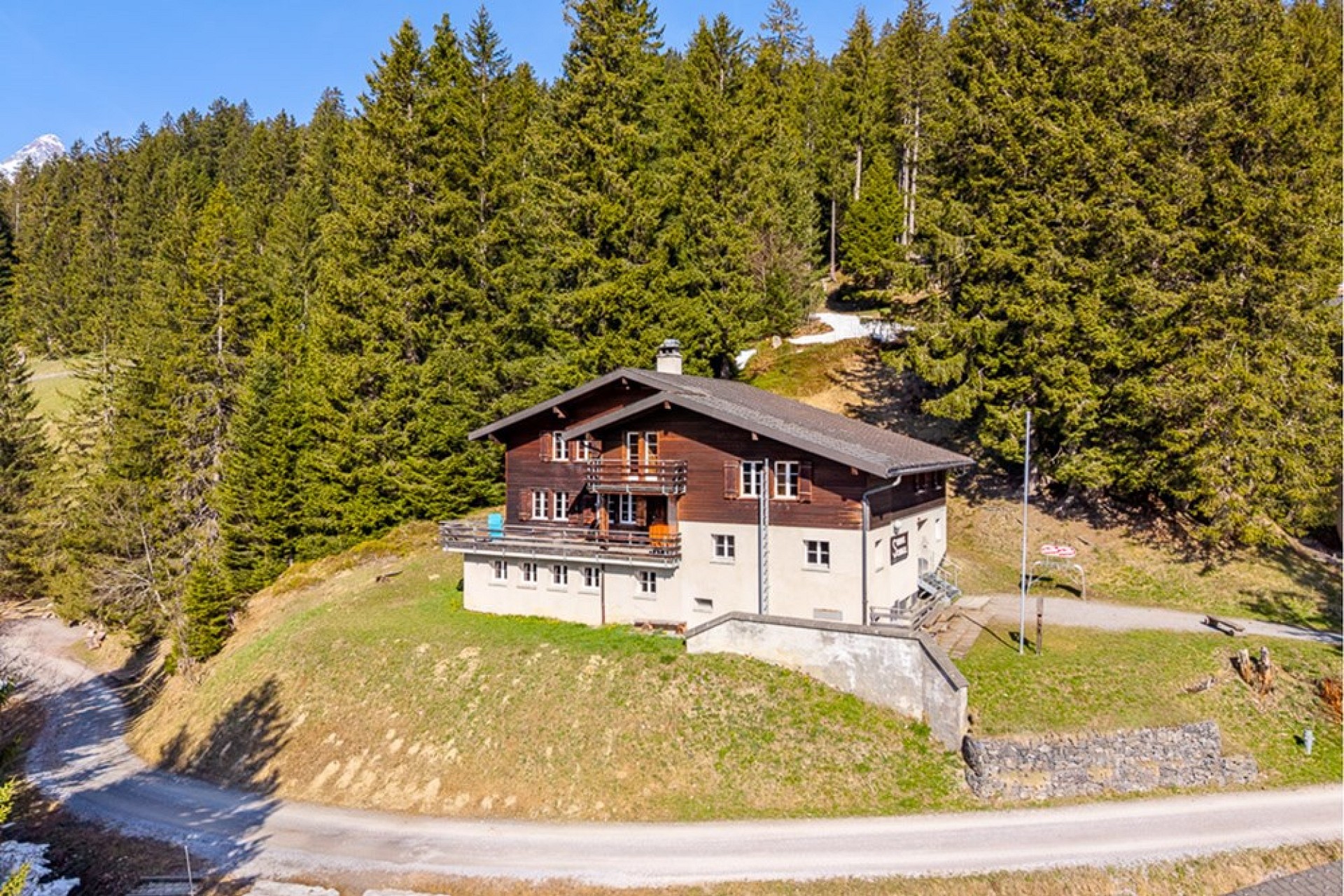 Alpenchalet am Berghang