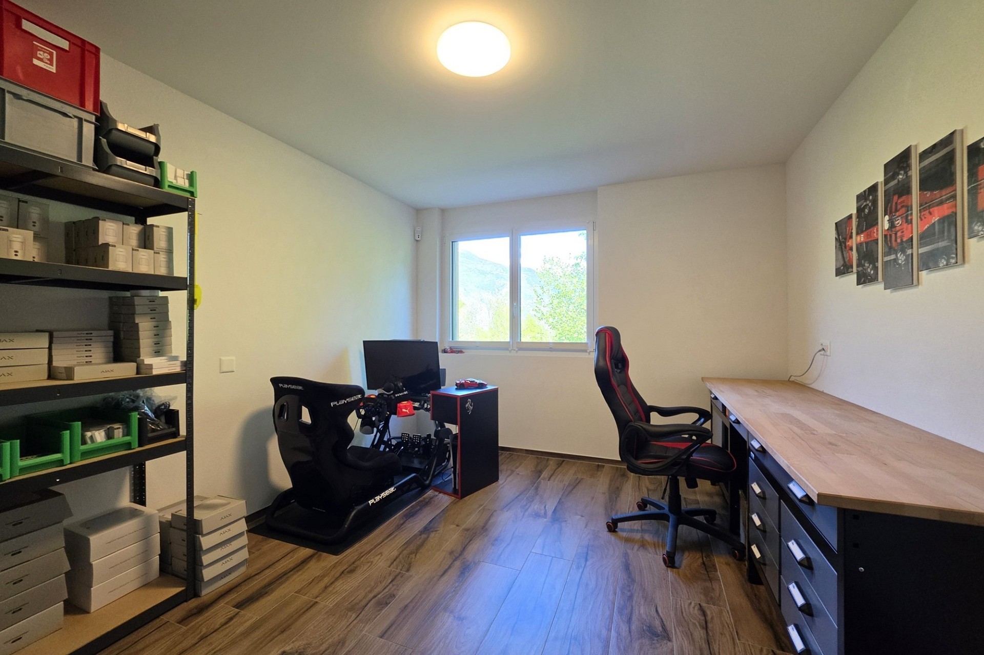 Hobby- und Arbeitszimmer mit Gaming-Setup