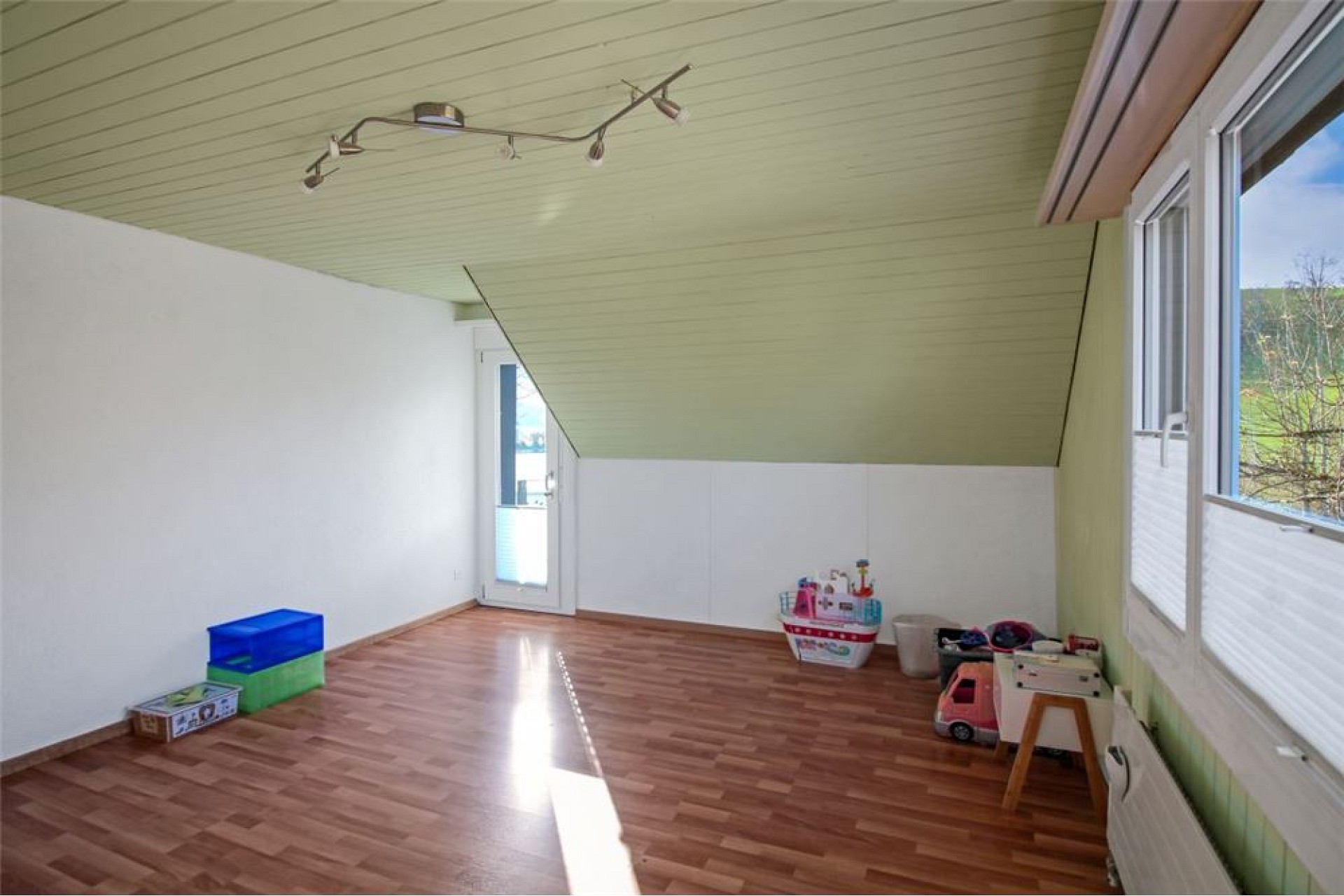 Ausgebauter Dachraum mit Dachschräge