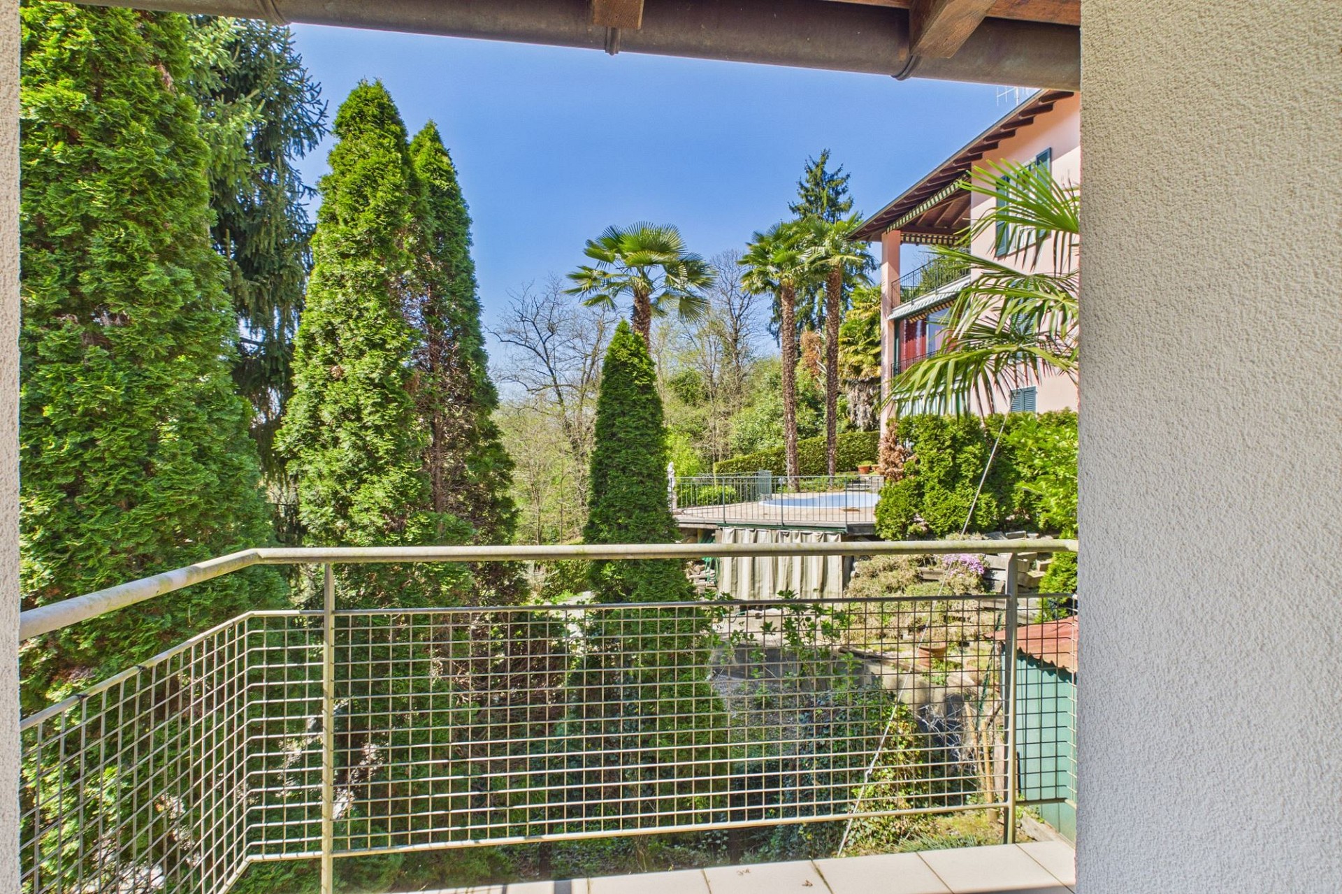 Balkon mit Blick ins Grüne