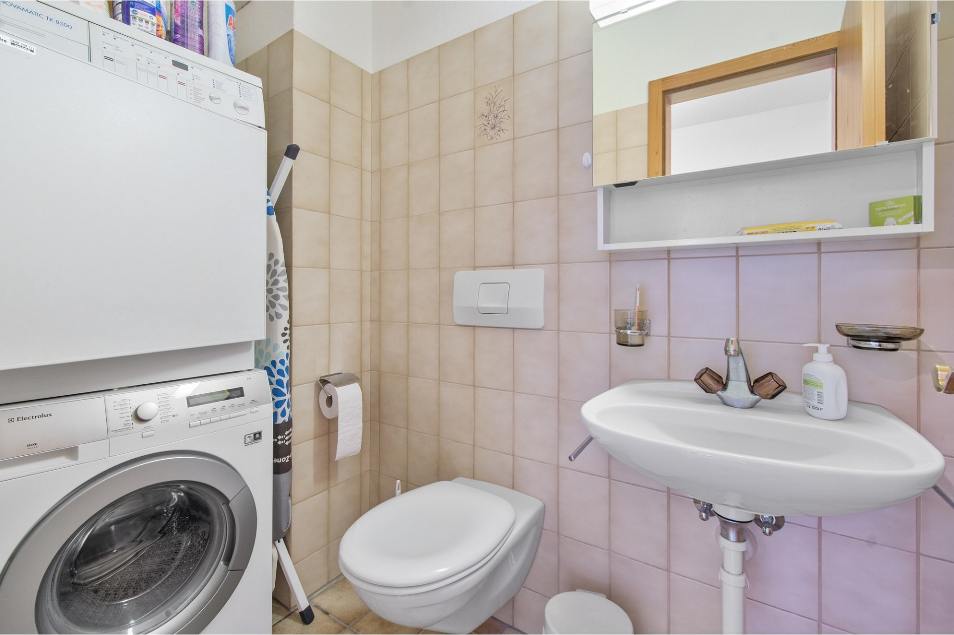 Gäste-WC mit Waschmaschine