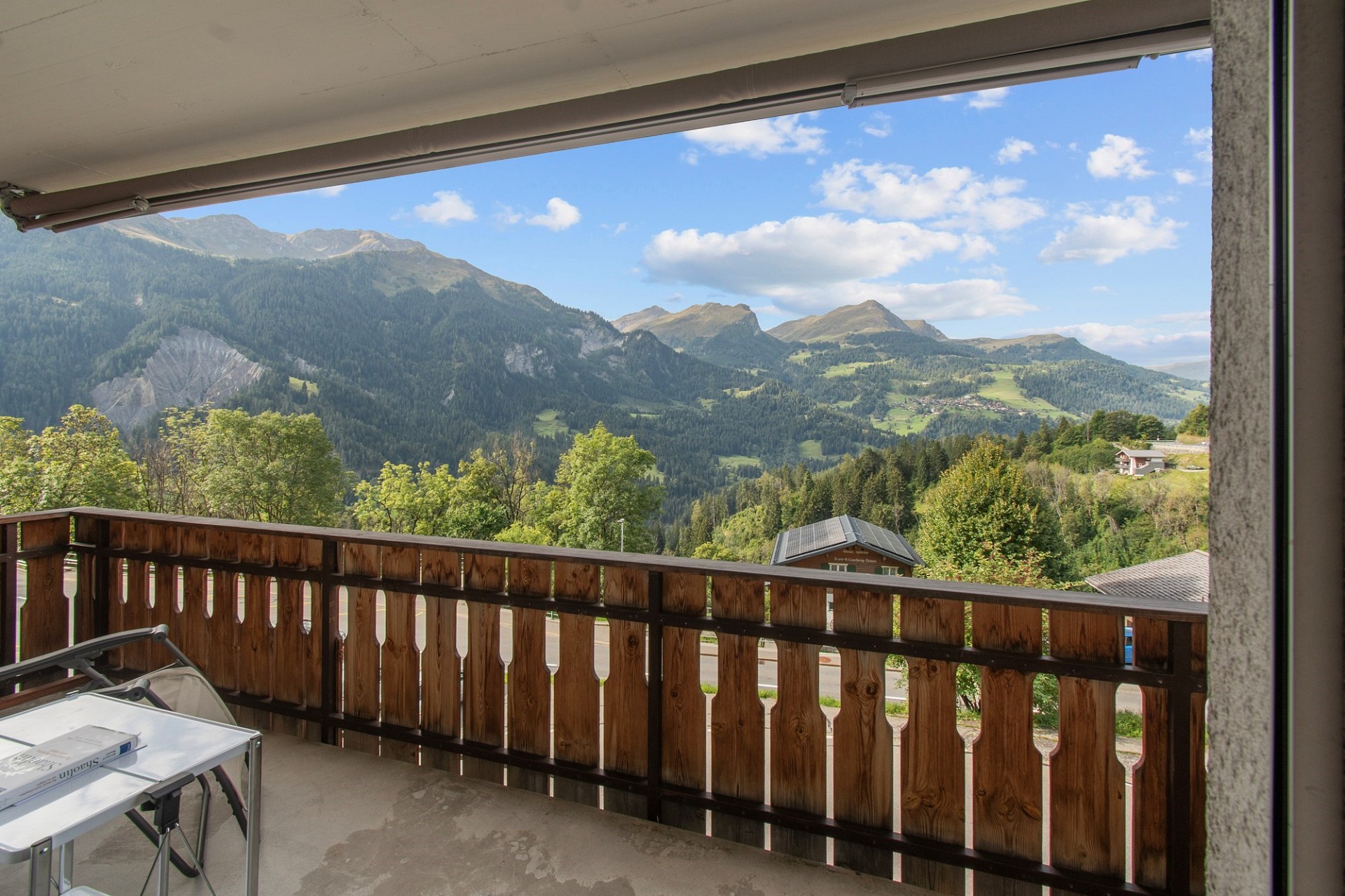 Balkon mit Alpenblick