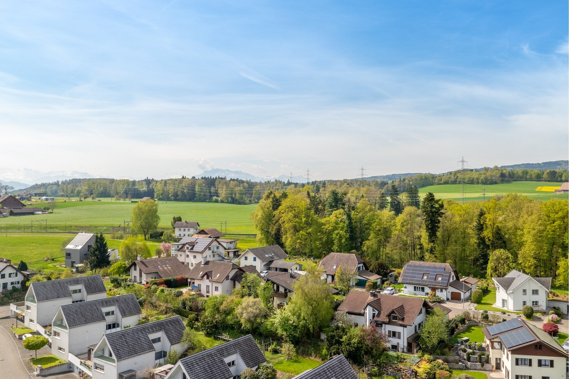 Luftaufnahme eines ländlichen Wohngebiets