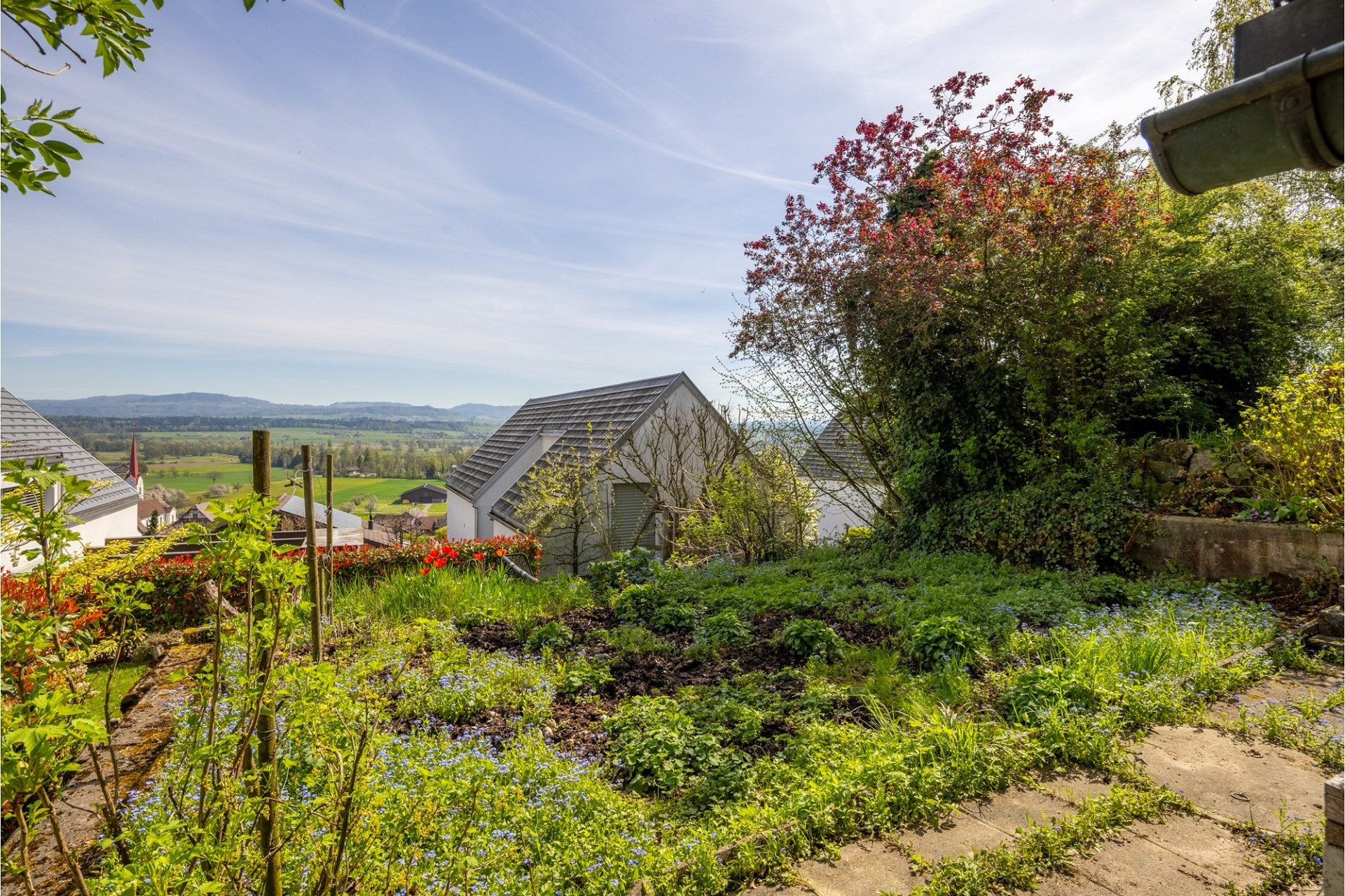 Garten mit Panoramablick über das Tal