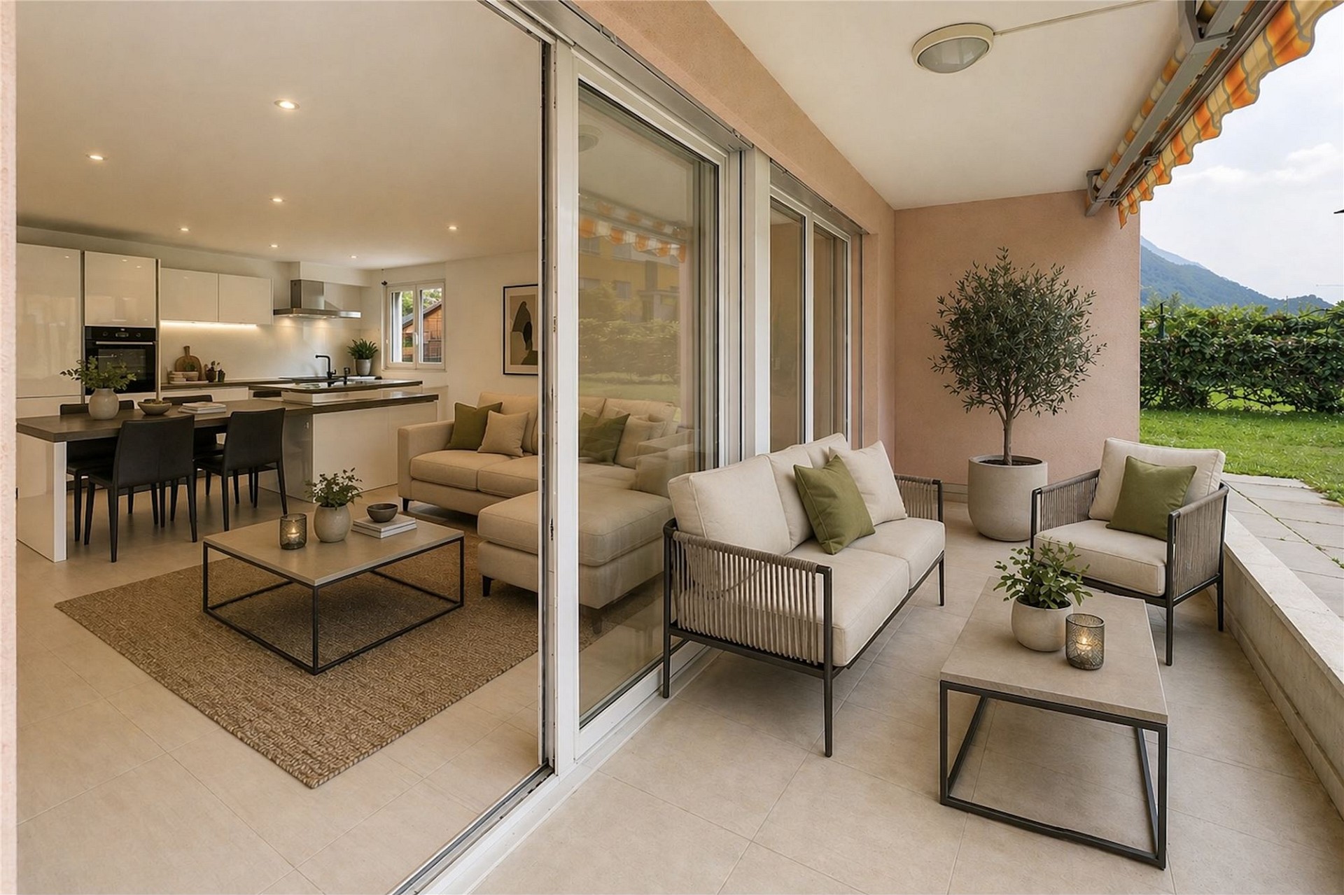Offener Wohnbereich mit Terrasse