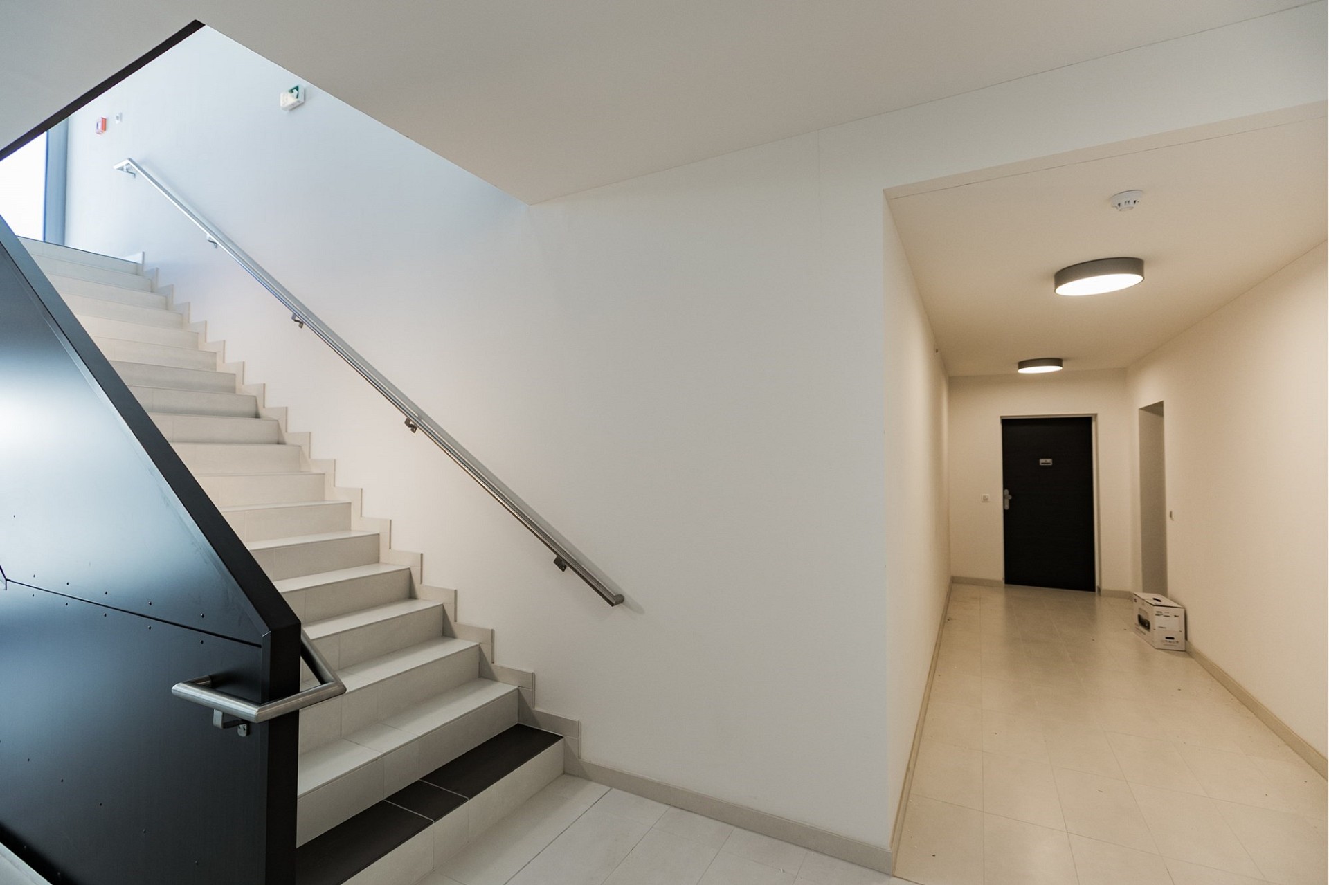 Treppenhaus und Flur im Neubau