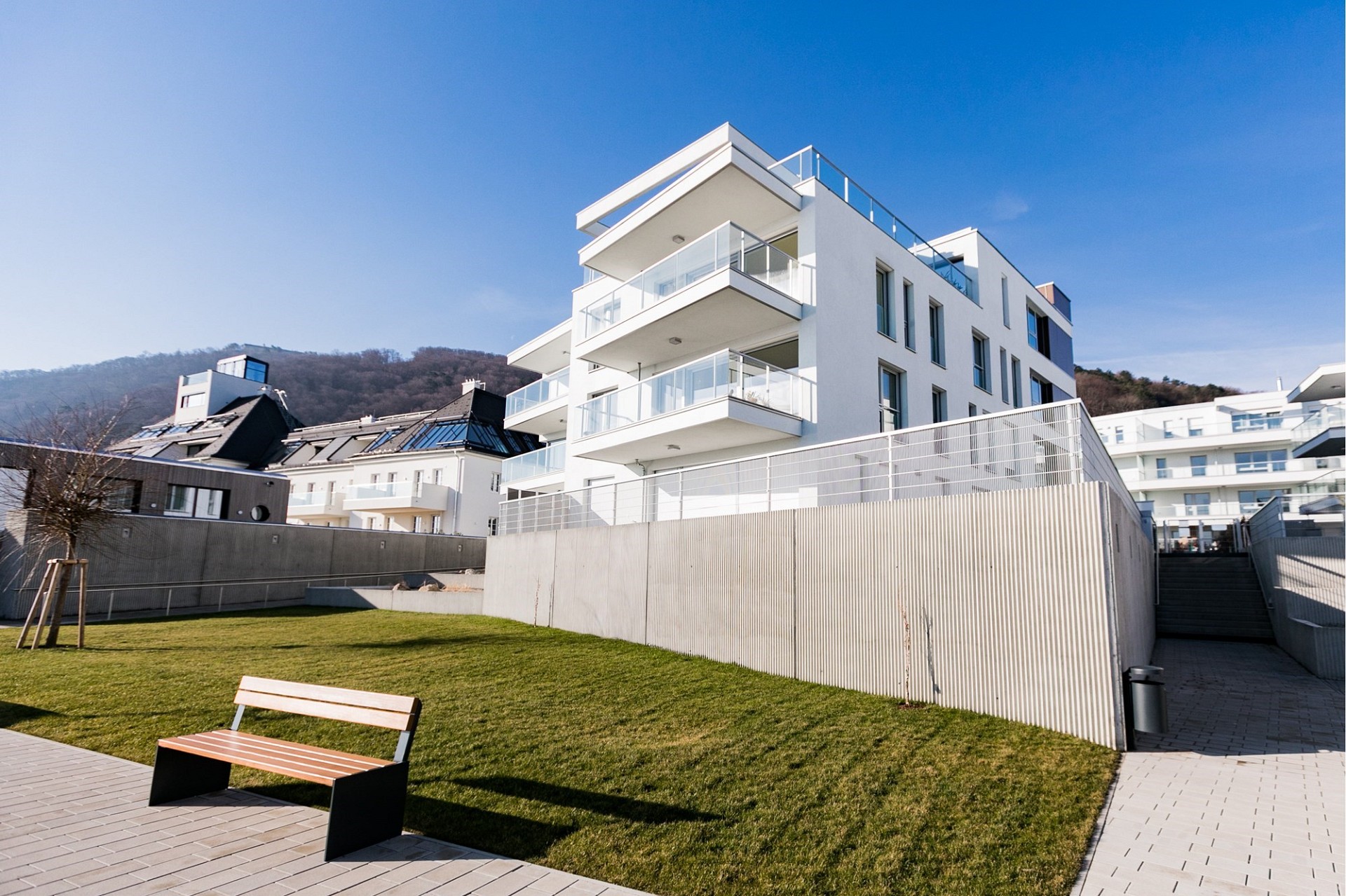 Moderne Wohnanlage mit Balkonterrassen